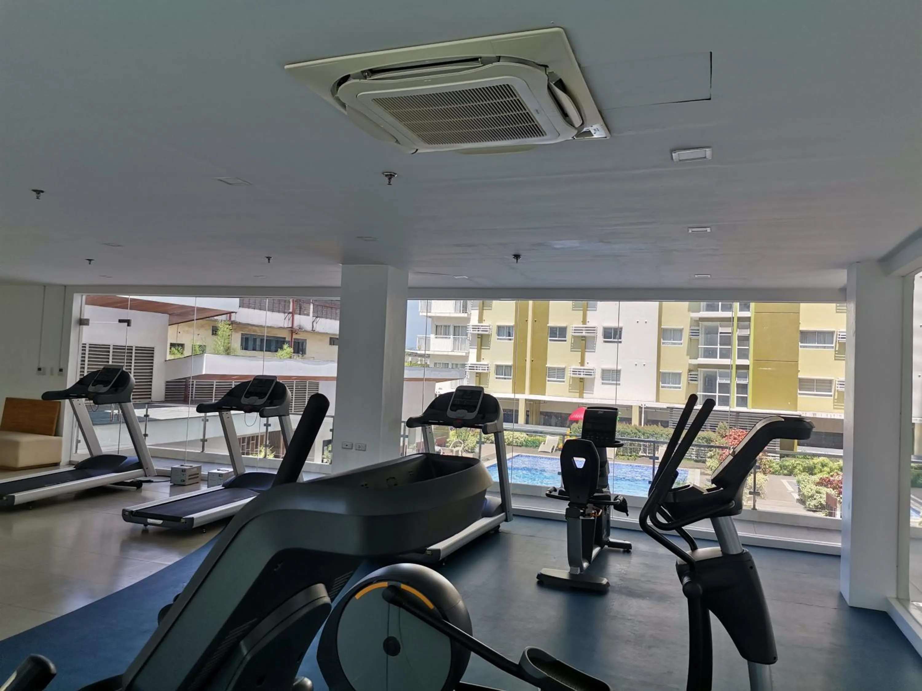 Fitness centre/facilities in Pool View Studio in Mesaverte with Free Pool & Netflix