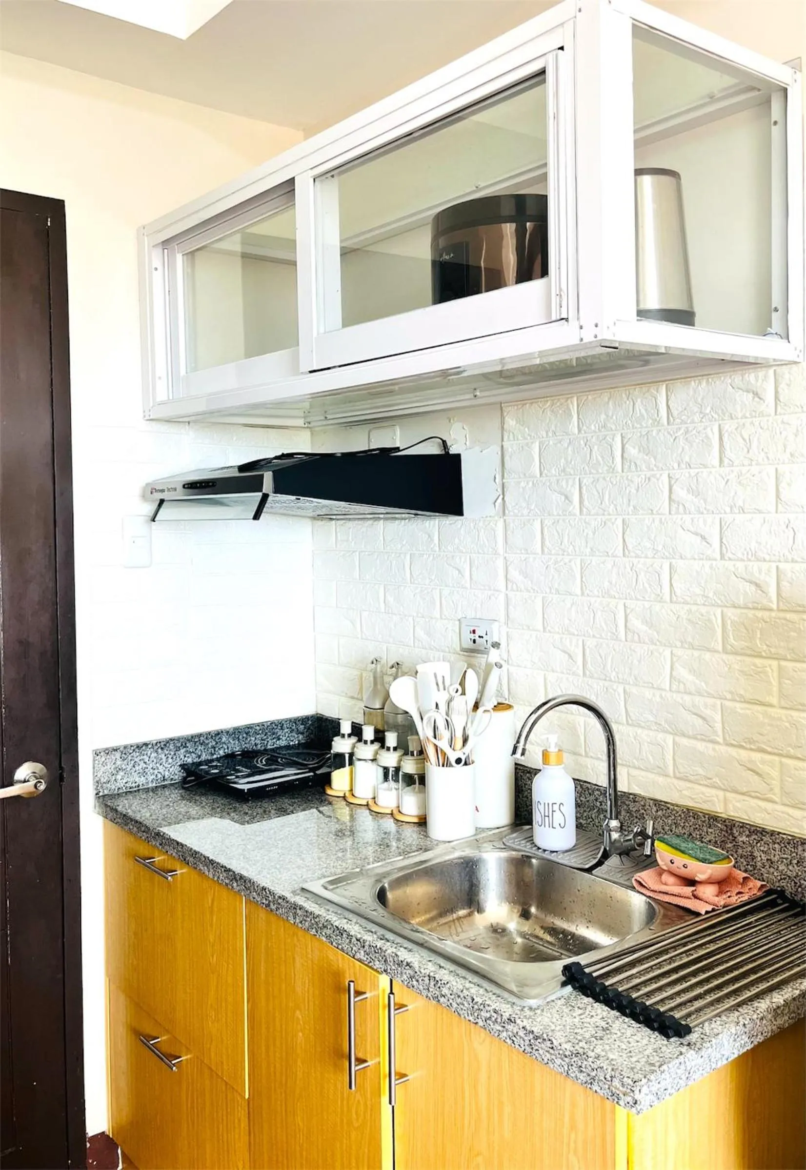 Kitchen or kitchenette in Pool View Studio in Mesaverte with Free Pool & Netflix