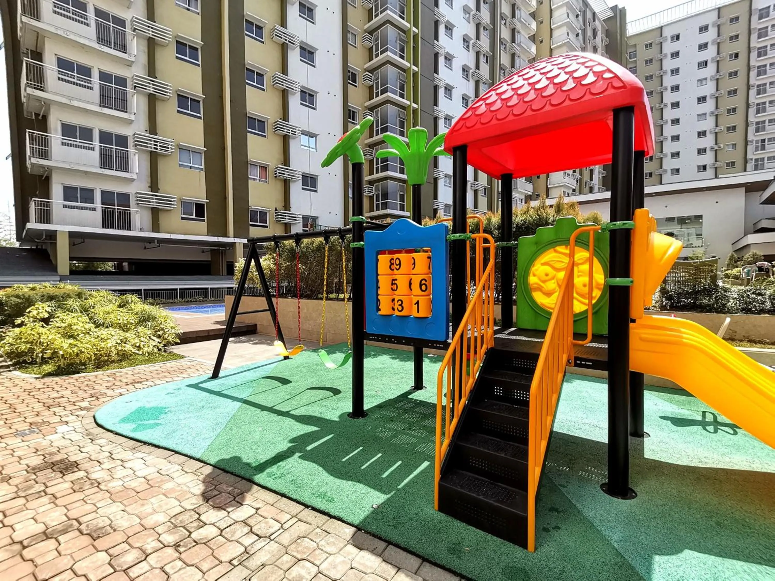 Day in Pool View Studio in Mesaverte with Free Pool & Netflix