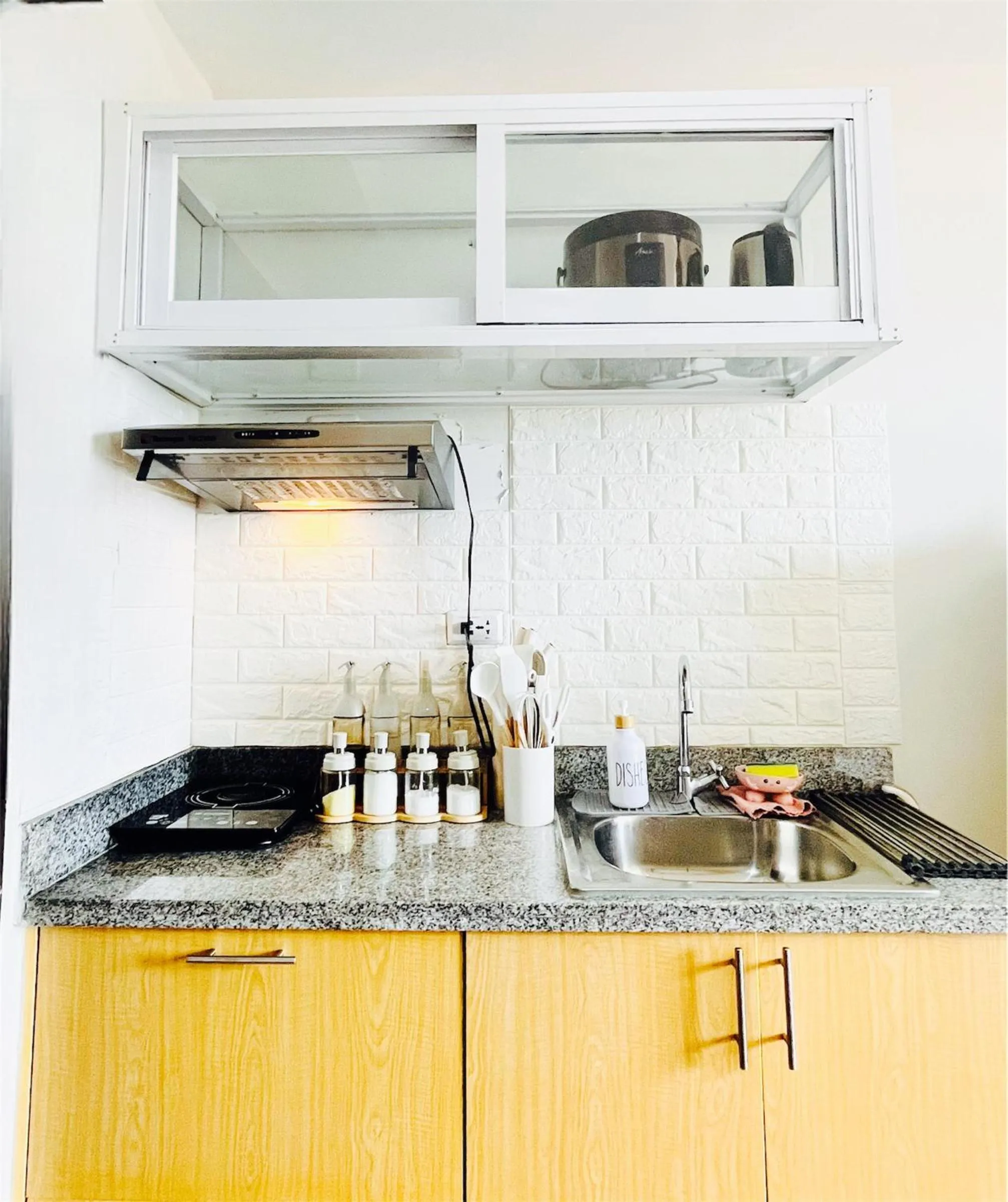 Kitchen or kitchenette in Pool View Studio in Mesaverte with Free Pool & Netflix