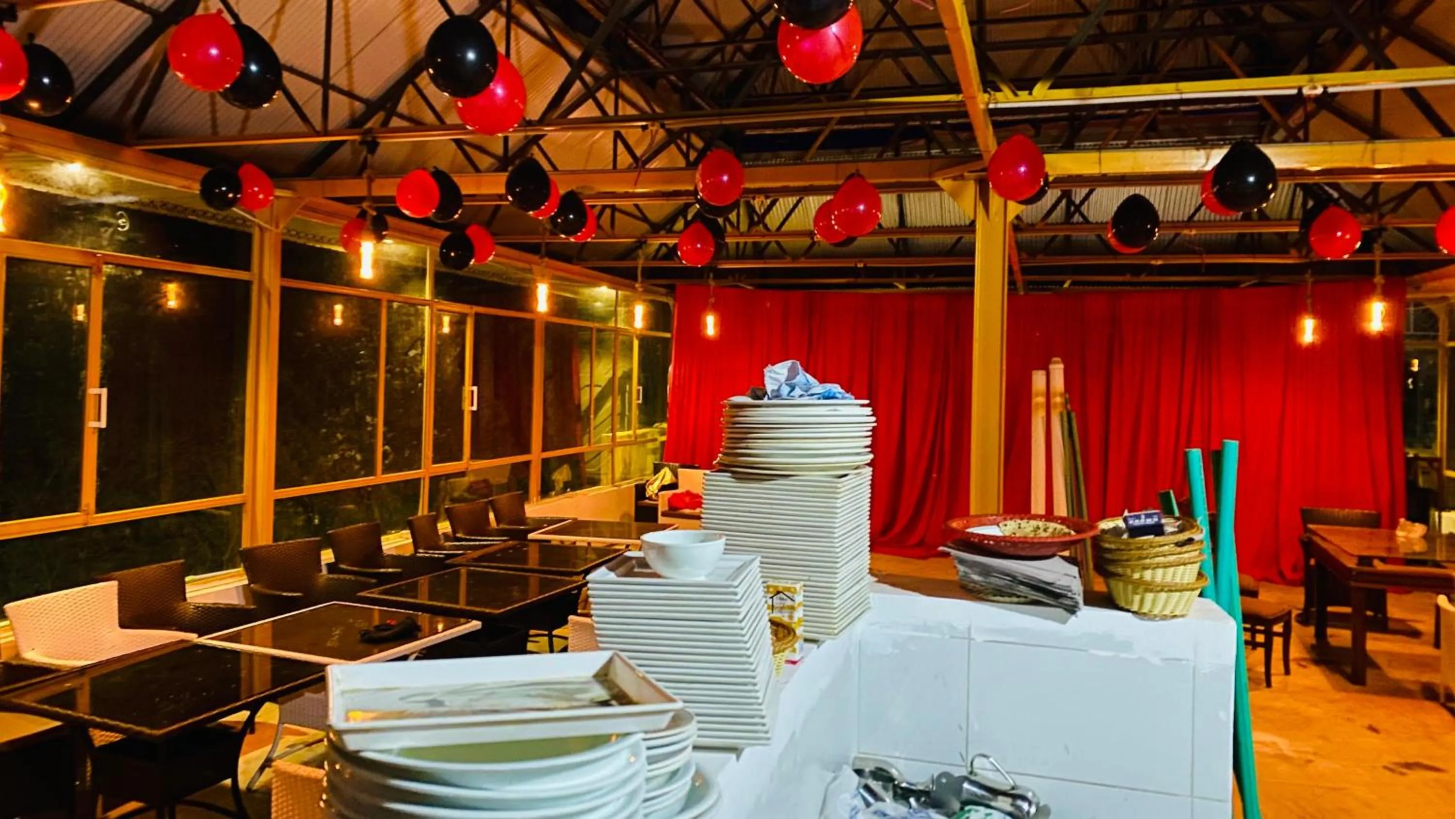 Restaurant/places to eat in Shagufta Hotel Murree