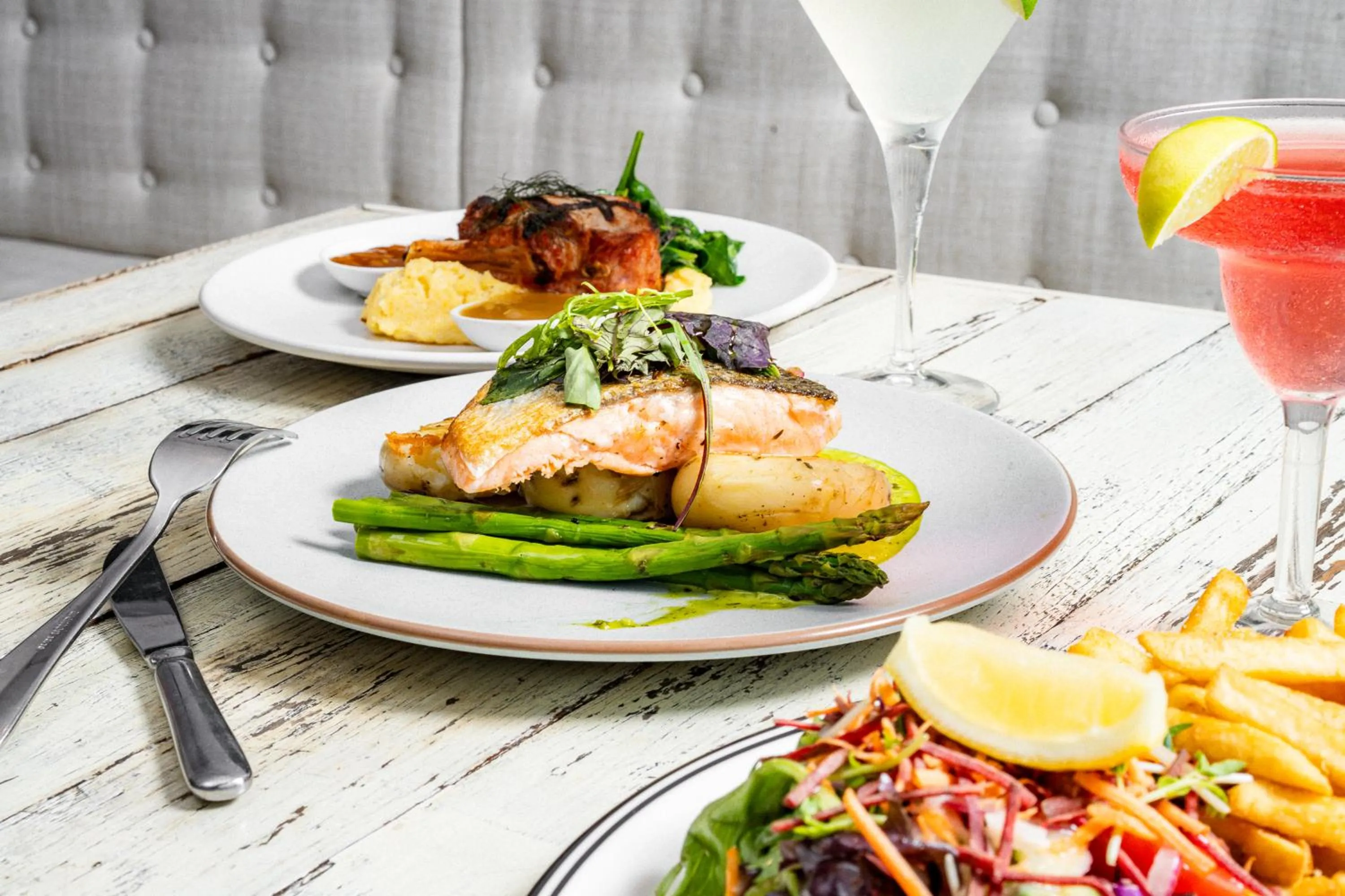 Food and drinks in Belmont Hotel Lake Macquarie