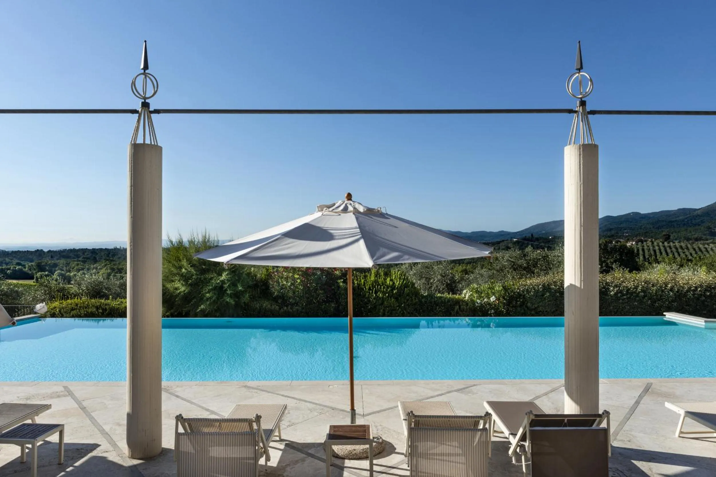 Pool view in Palagina la dimora