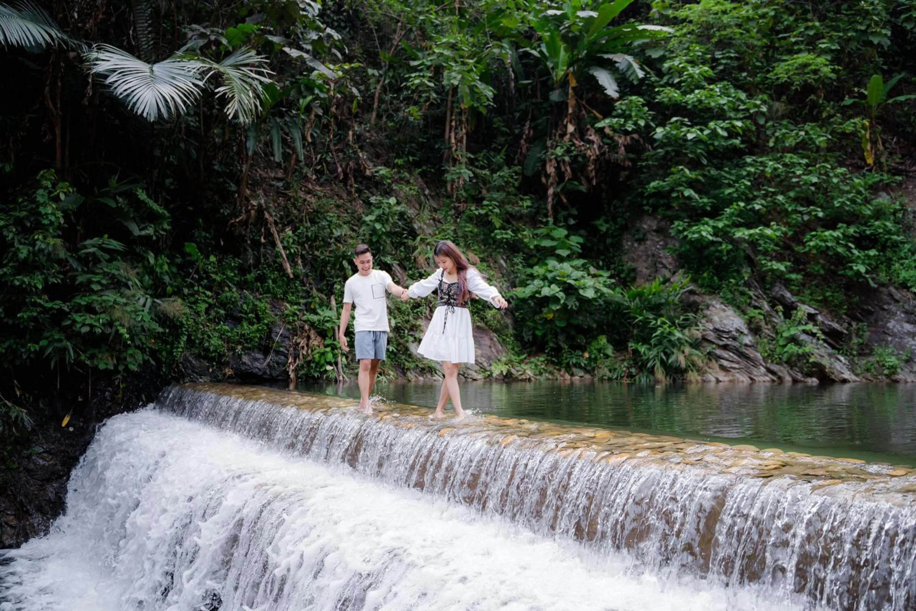 People in Fivitel Cổng Trời Đông Giang - Fivitel Đông Giang Heaven's Gate
