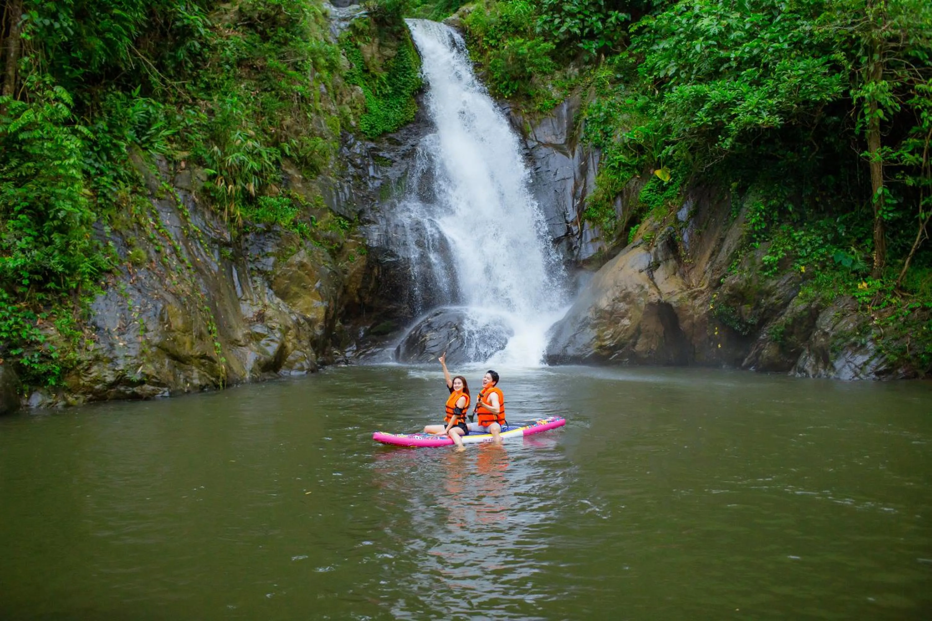 Swimming pool in Fivitel Cổng Trời Đông Giang - Fivitel Đông Giang Heaven's Gate