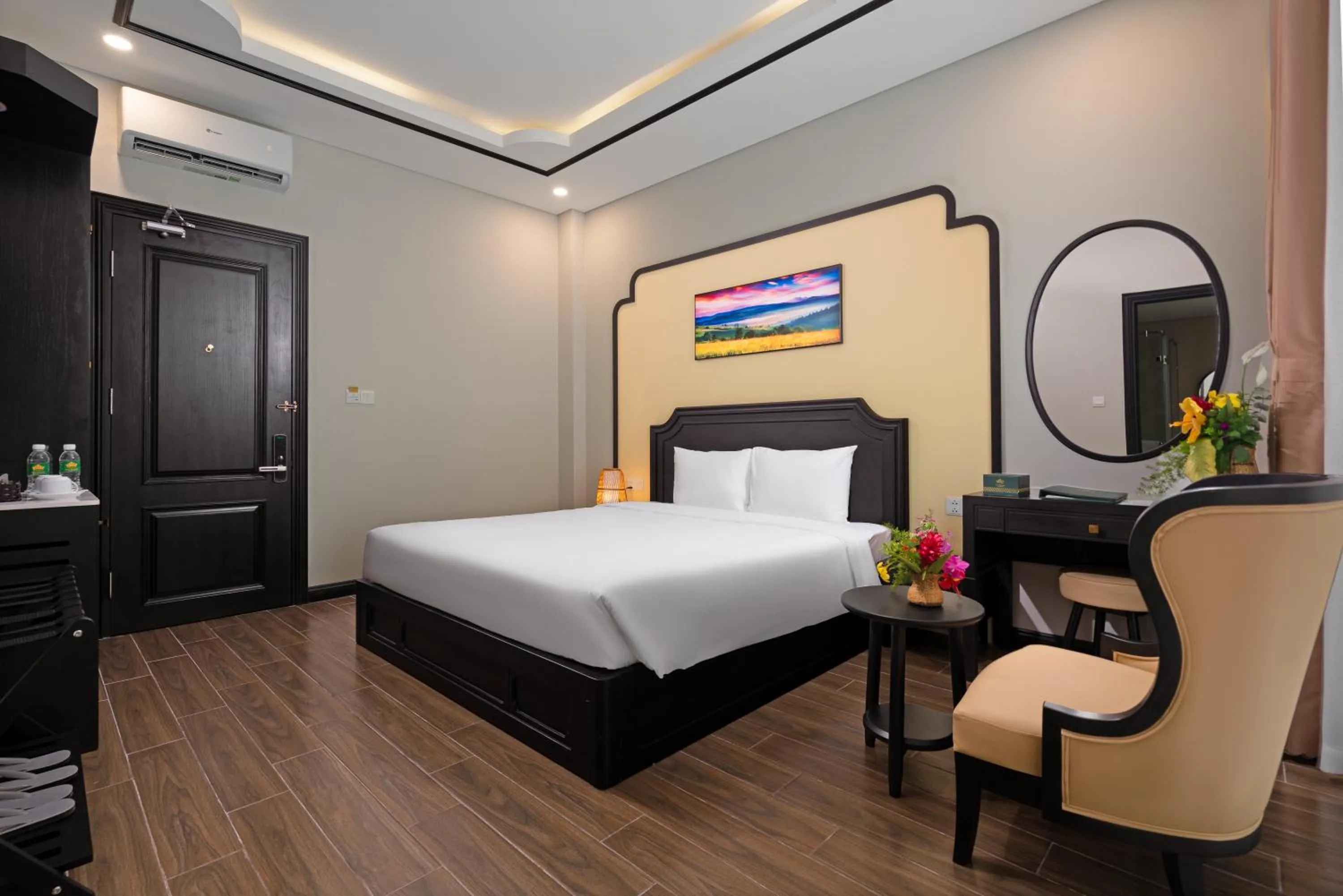 Shower, Bed in Fivitel Cổng Trời Đông Giang - Fivitel Đông Giang Heaven's Gate