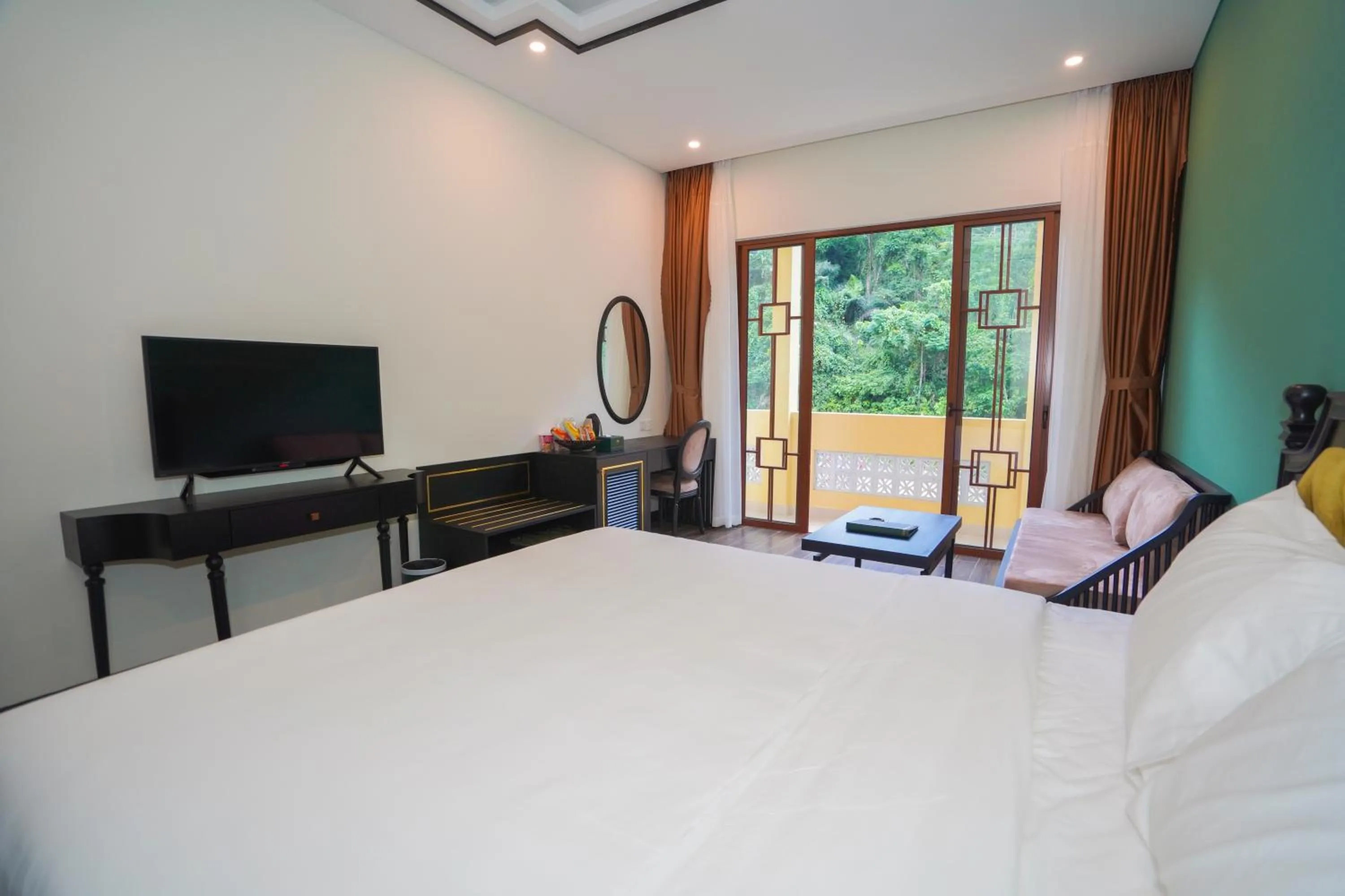 hair dresser, Bed in Fivitel Cổng Trời Đông Giang - Fivitel Đông Giang Heaven's Gate