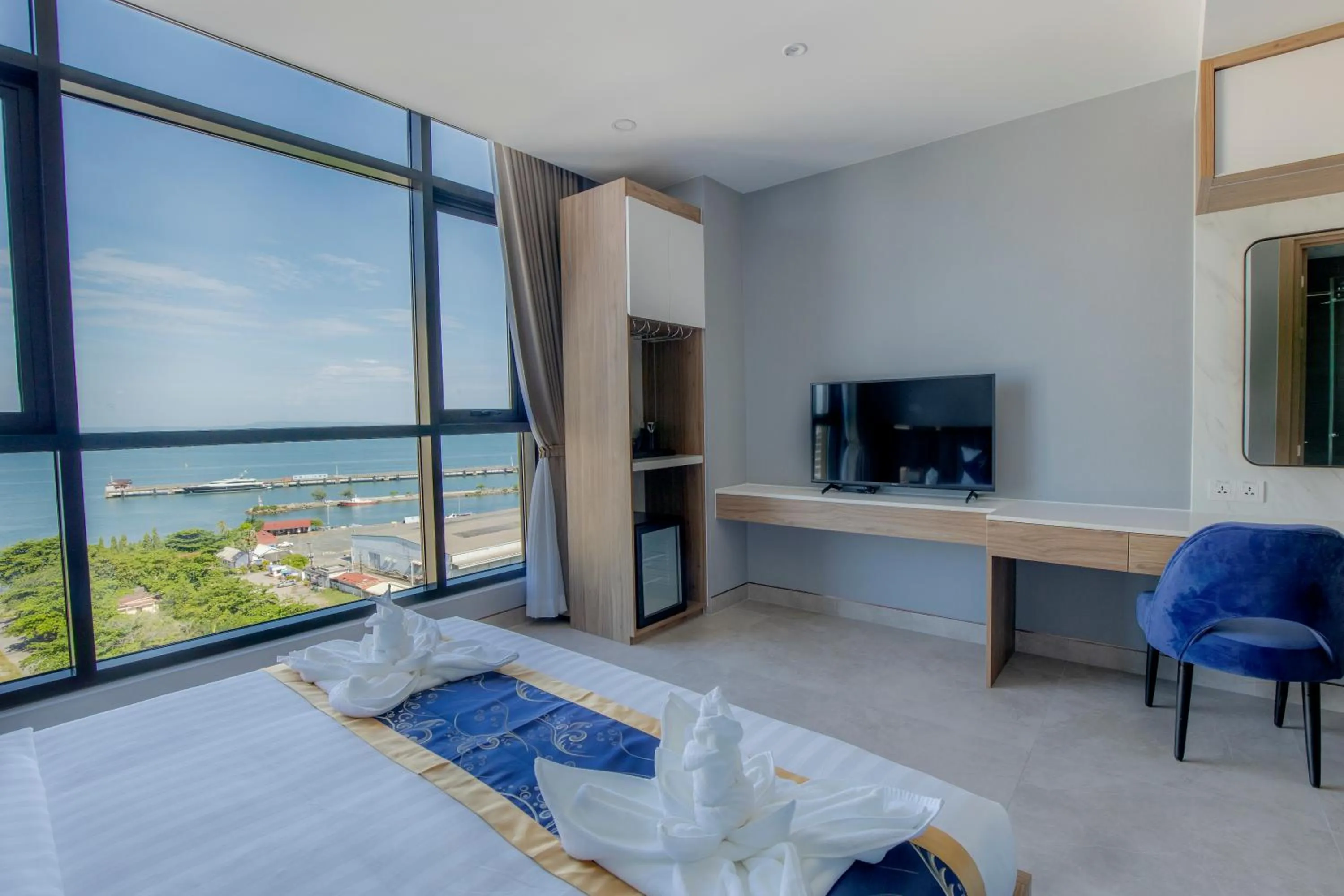 Sea view, Bed in Seascape Palace Hotel