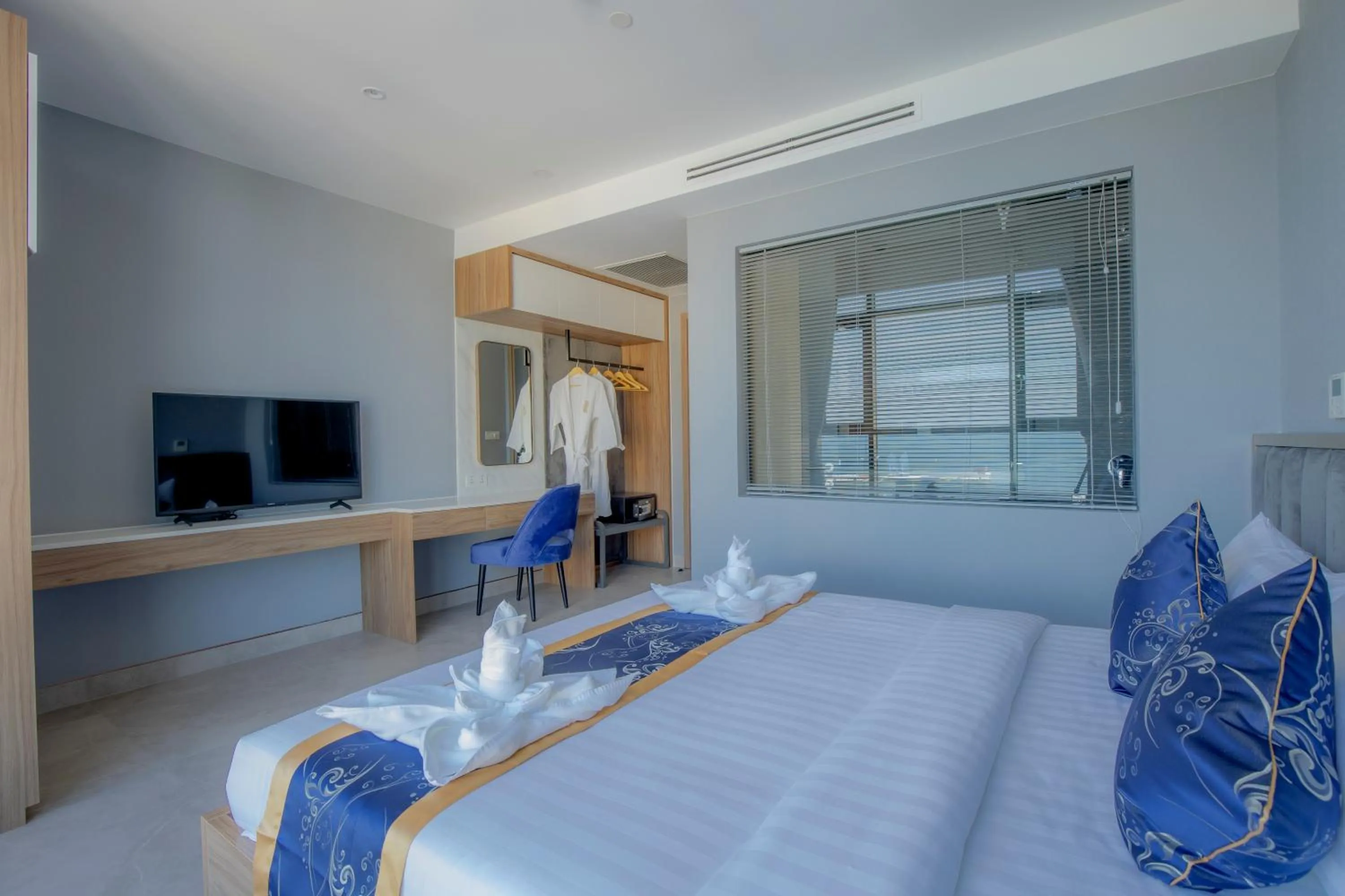 Sea view, Bed in Seascape Palace Hotel