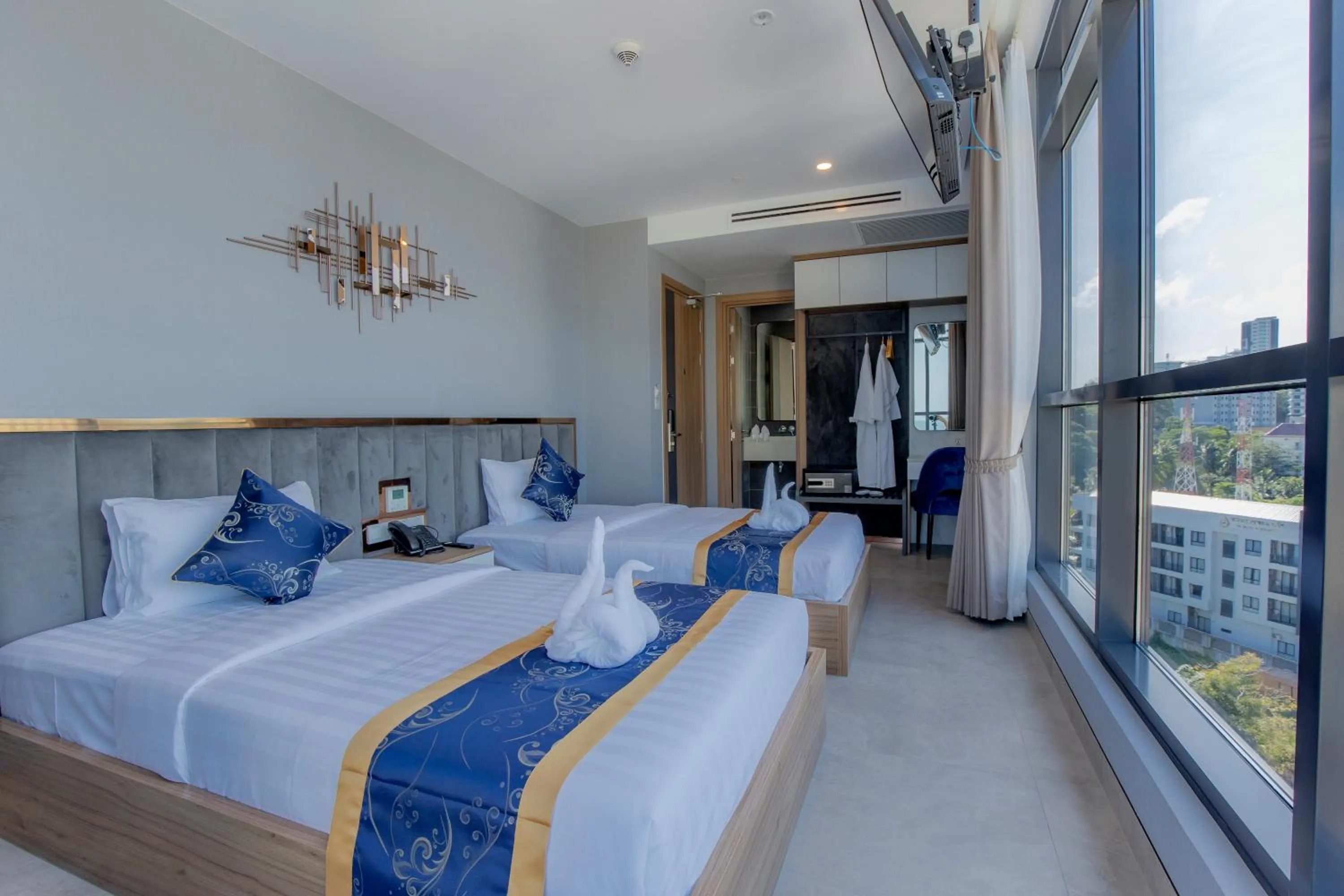 City view, Bed in Seascape Palace Hotel