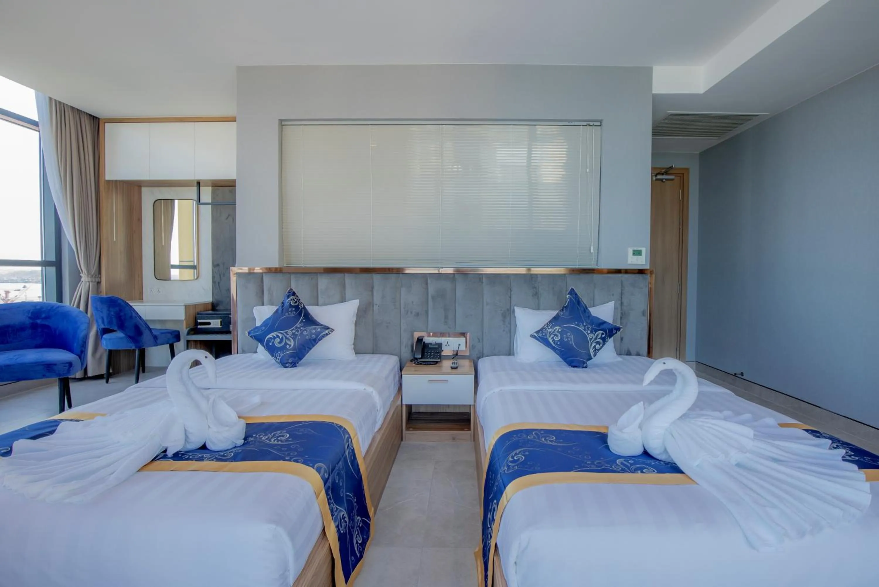 Sea view, Bed in Seascape Palace Hotel