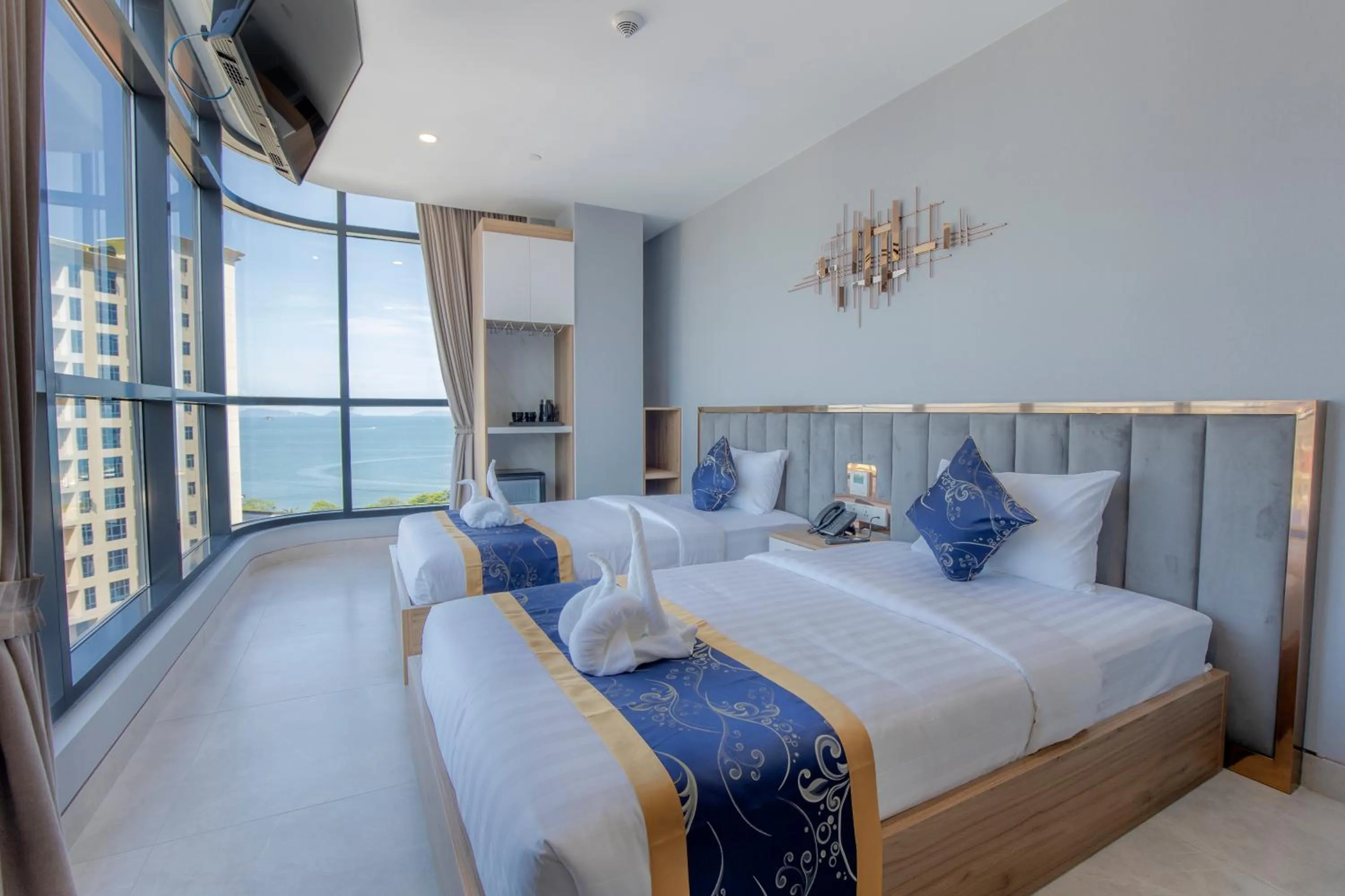 Sea view, Bed in Seascape Palace Hotel