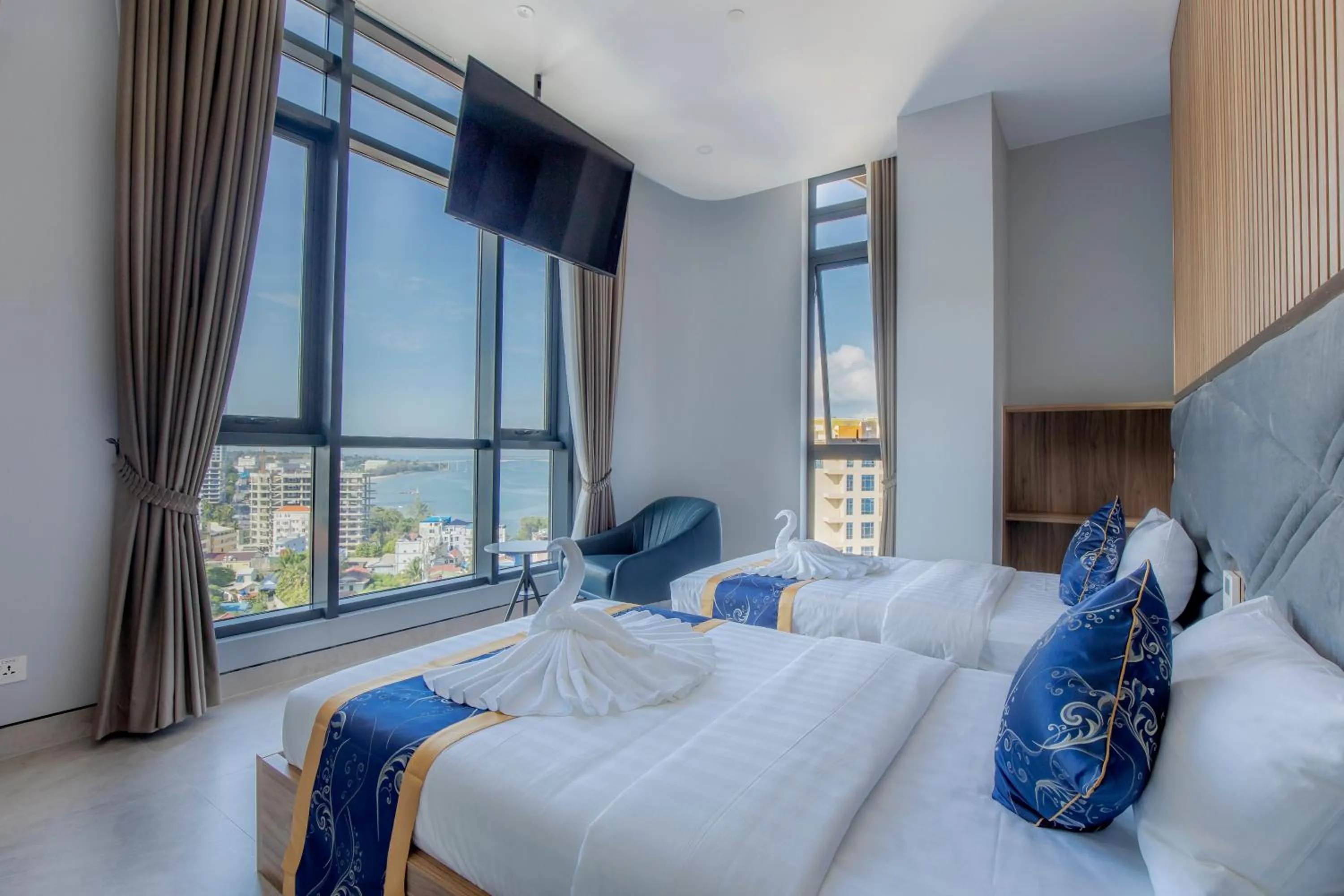 Photo of the whole room, Bed in Seascape Palace Hotel