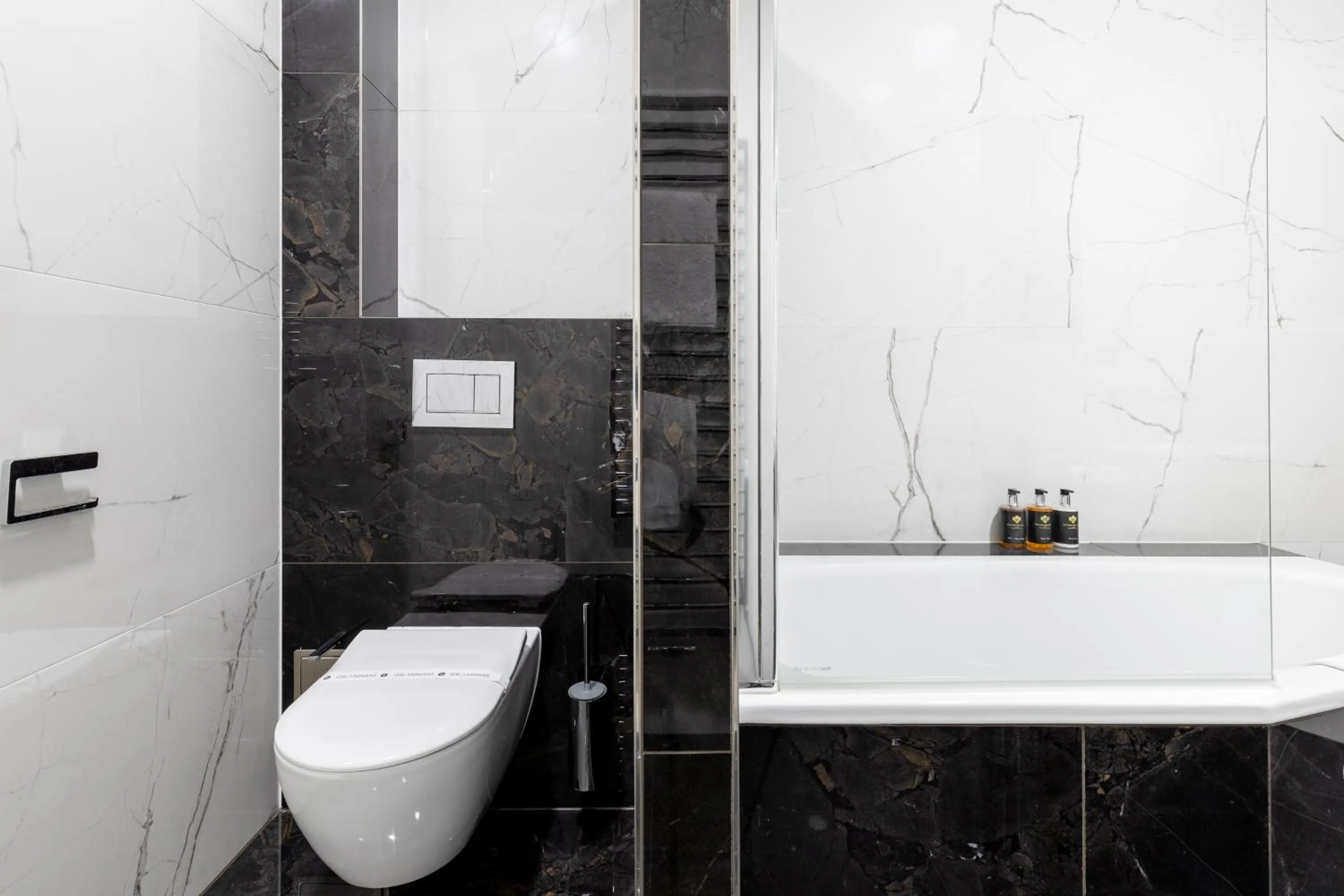 Toilet in Hotel Ikona