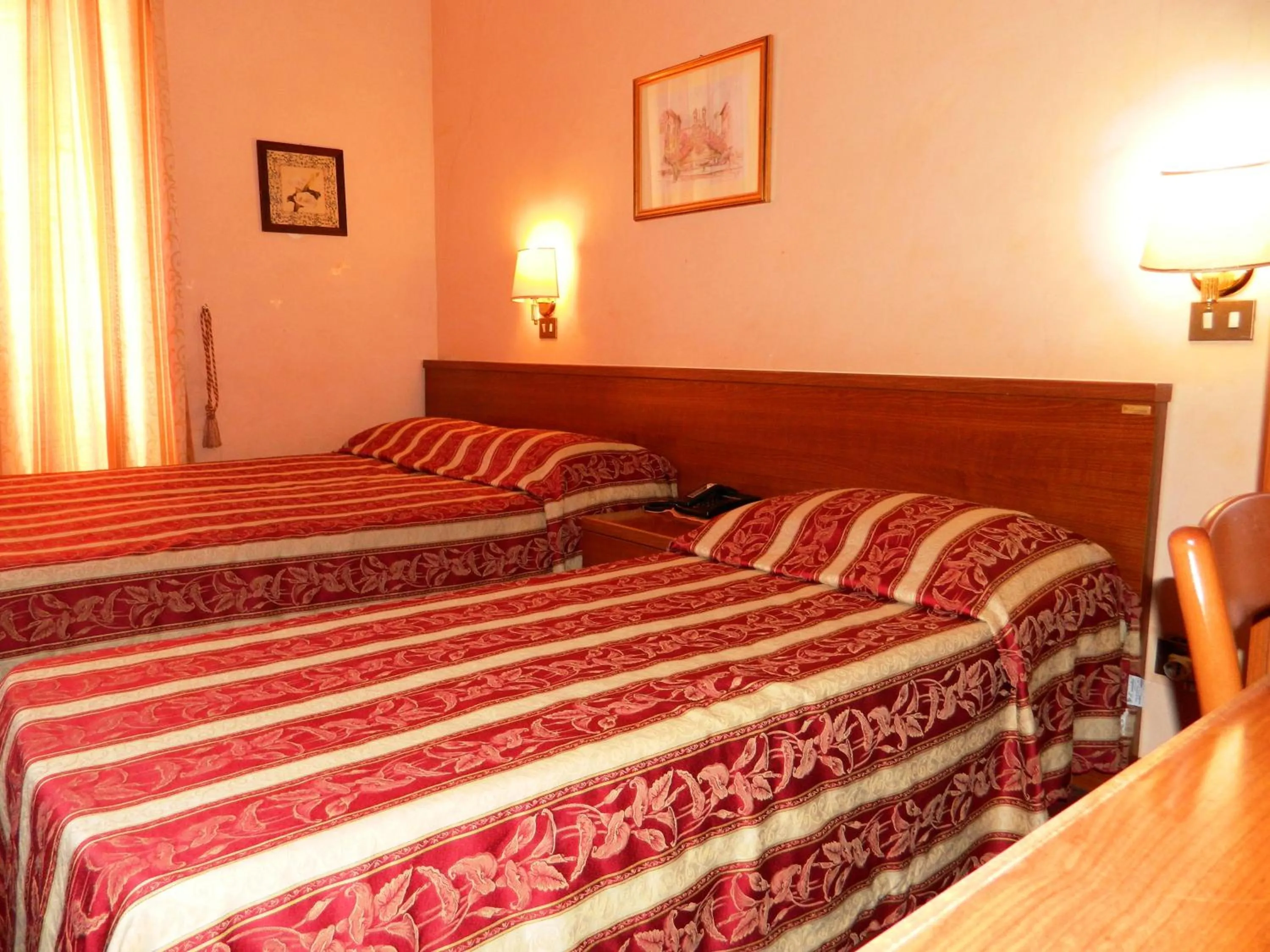 Photo of the whole room, Bed in Buonarroti Home