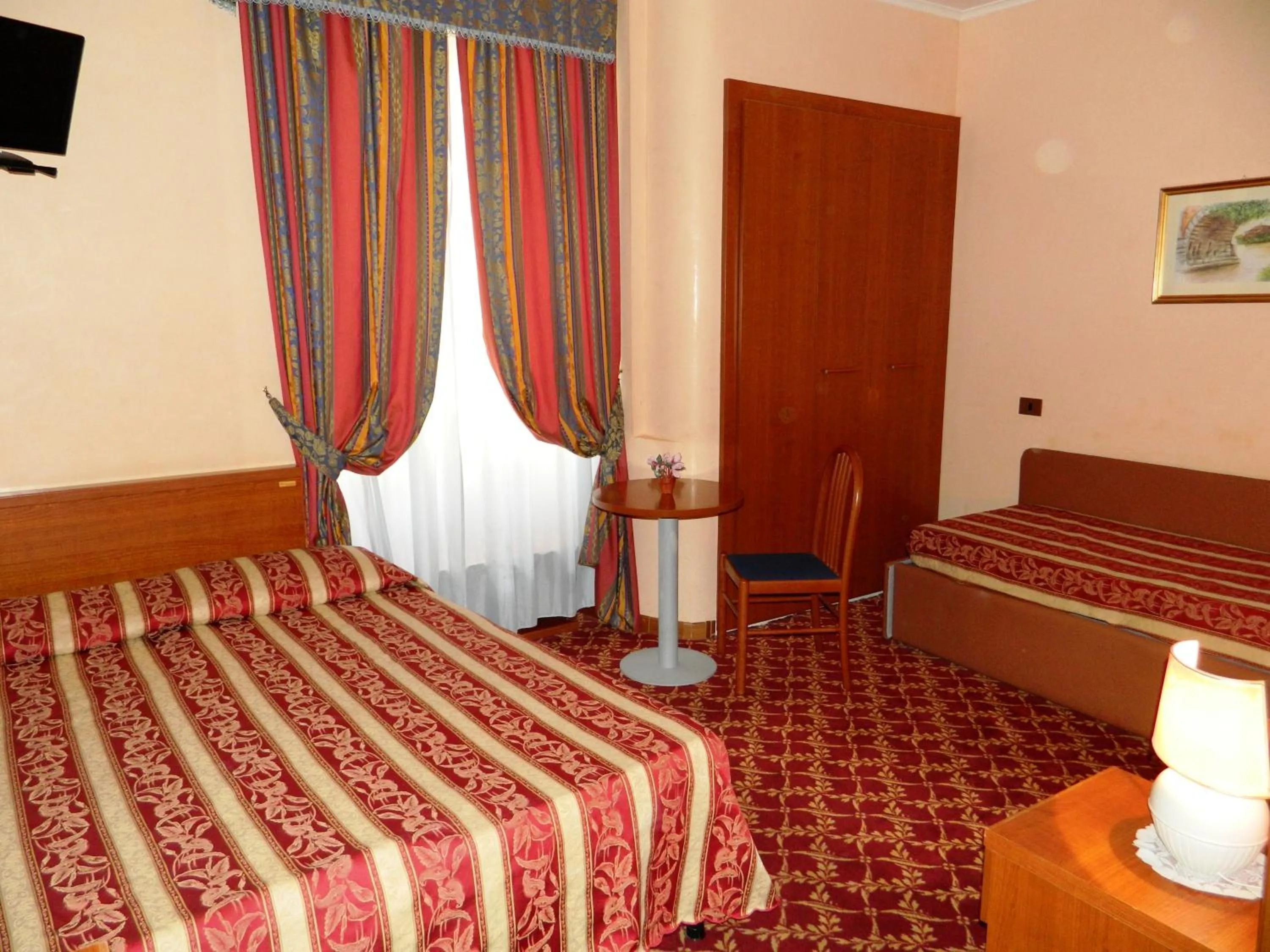 Photo of the whole room, Bed in Buonarroti Home