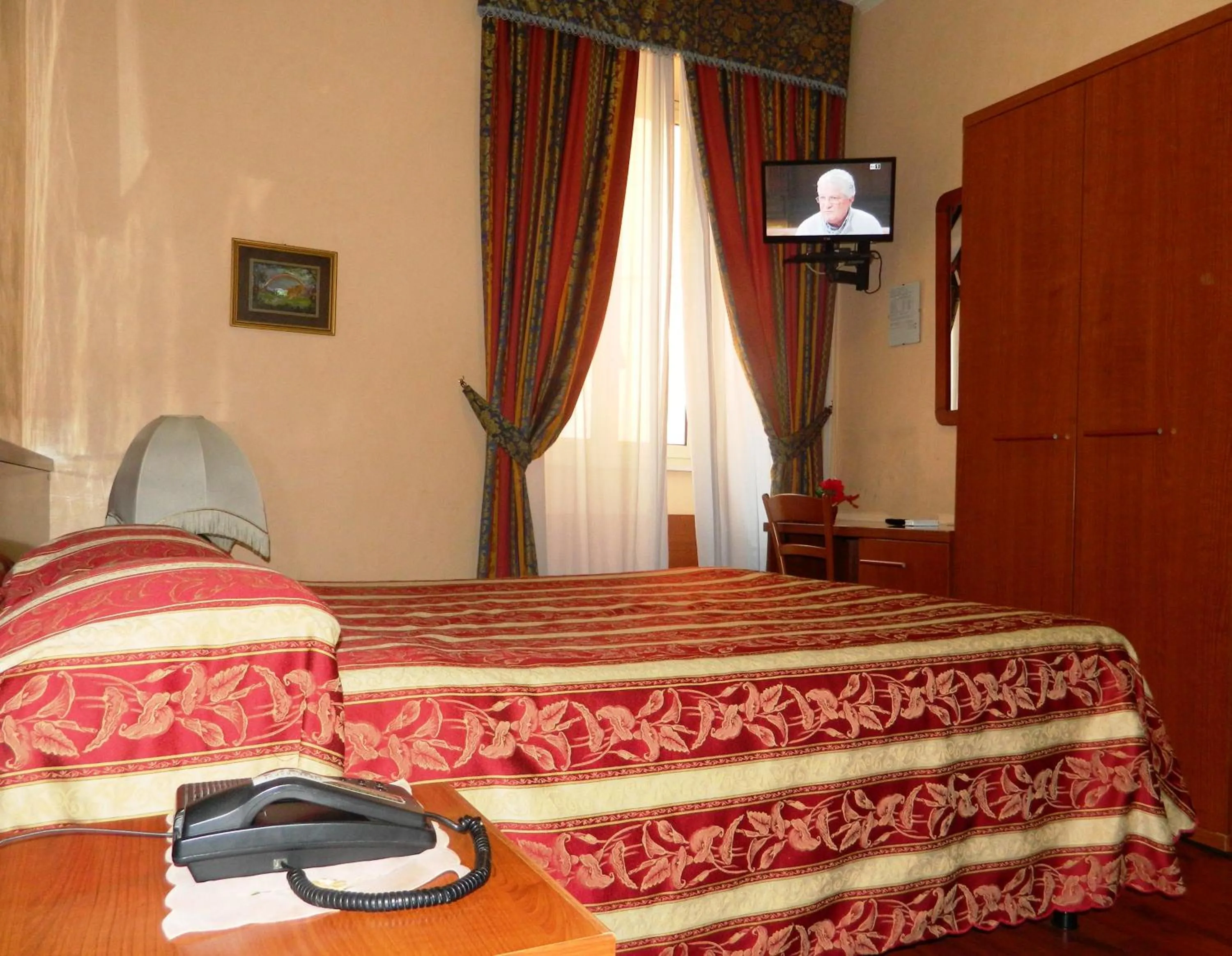 Photo of the whole room, Bed in Buonarroti Home