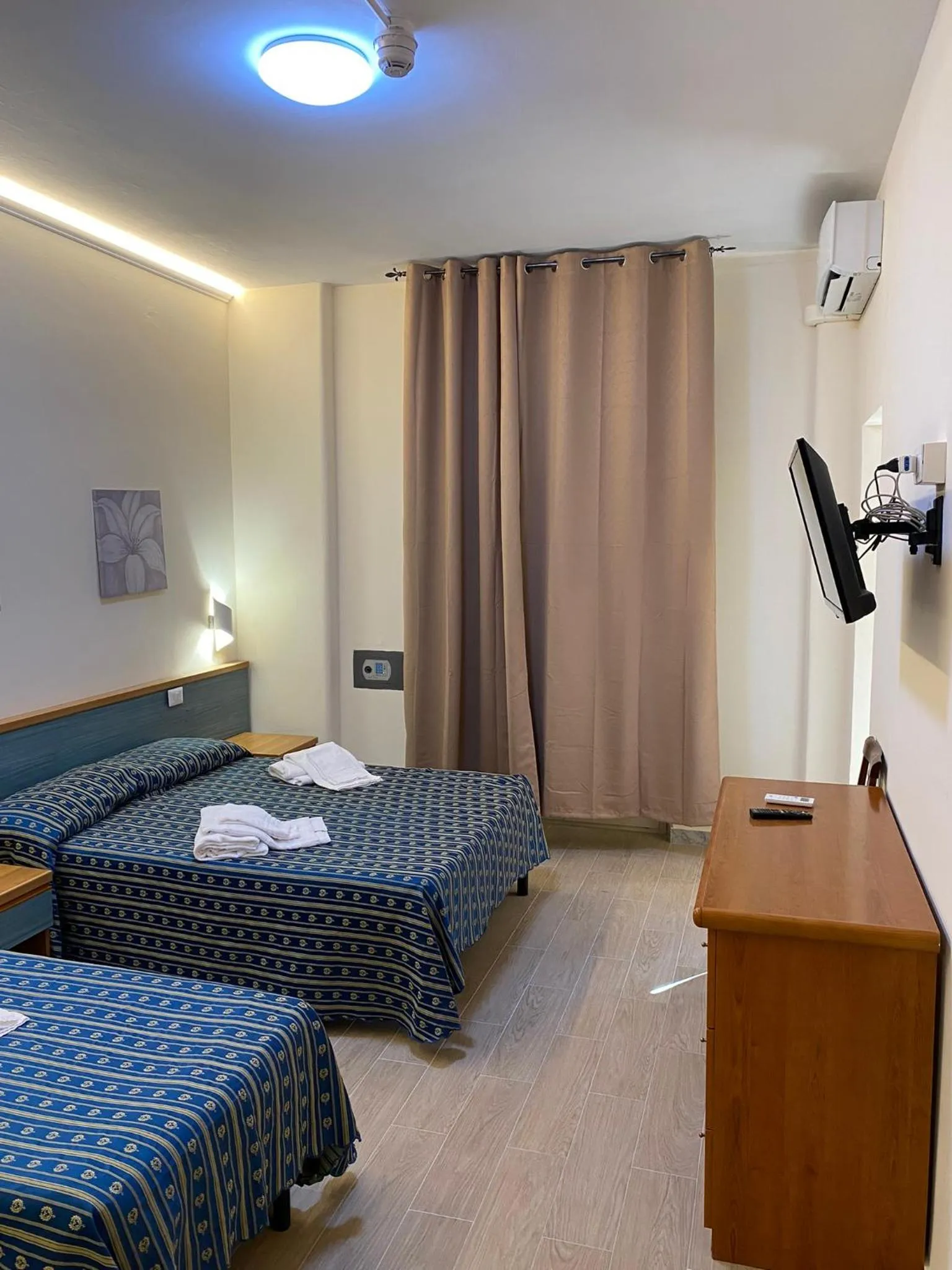 Bedroom, Bed in Albergo Athena