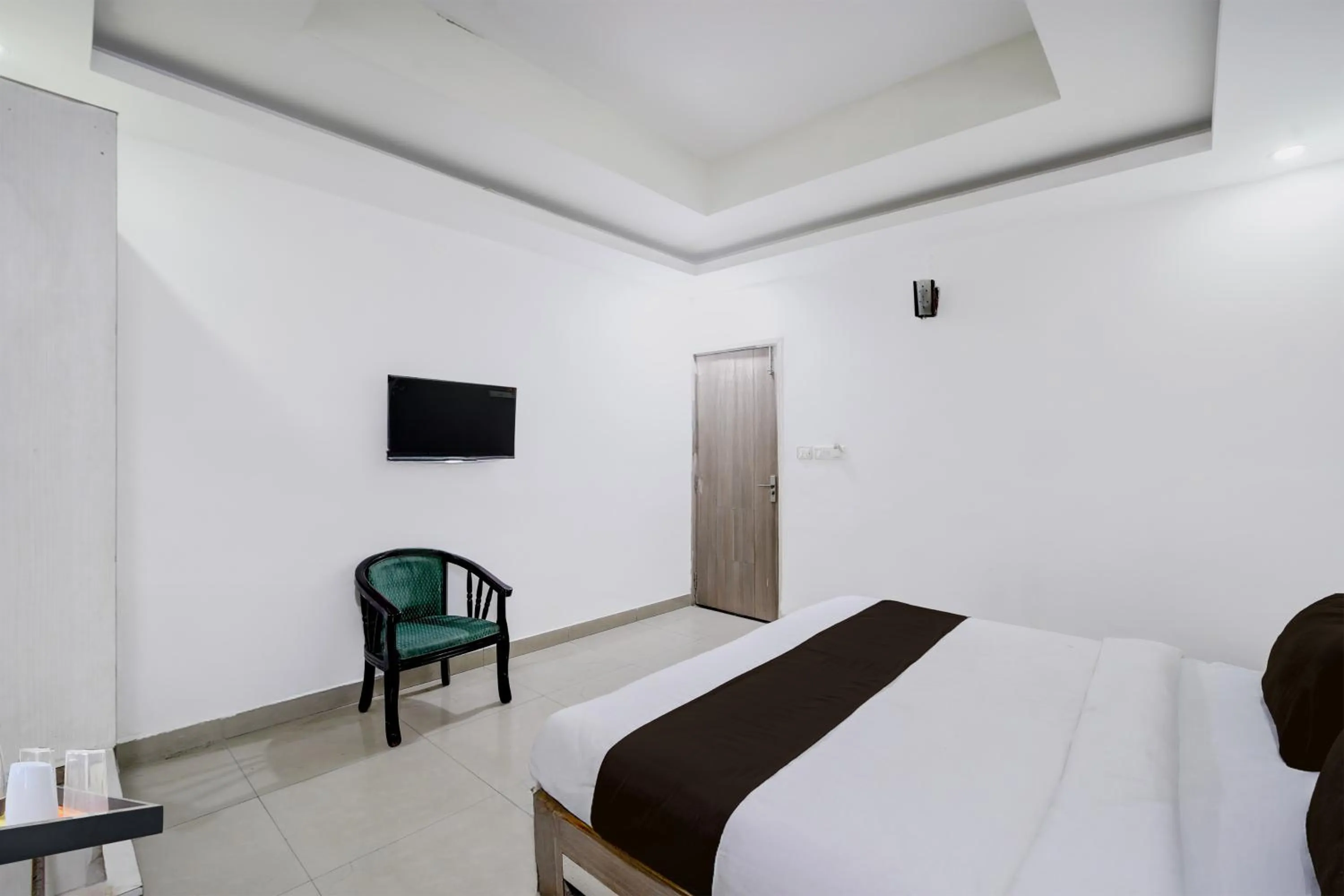 Photo of the whole room, Bed in Super Collection O Shahpura Lakeview Formerly Hotel Royal Villa