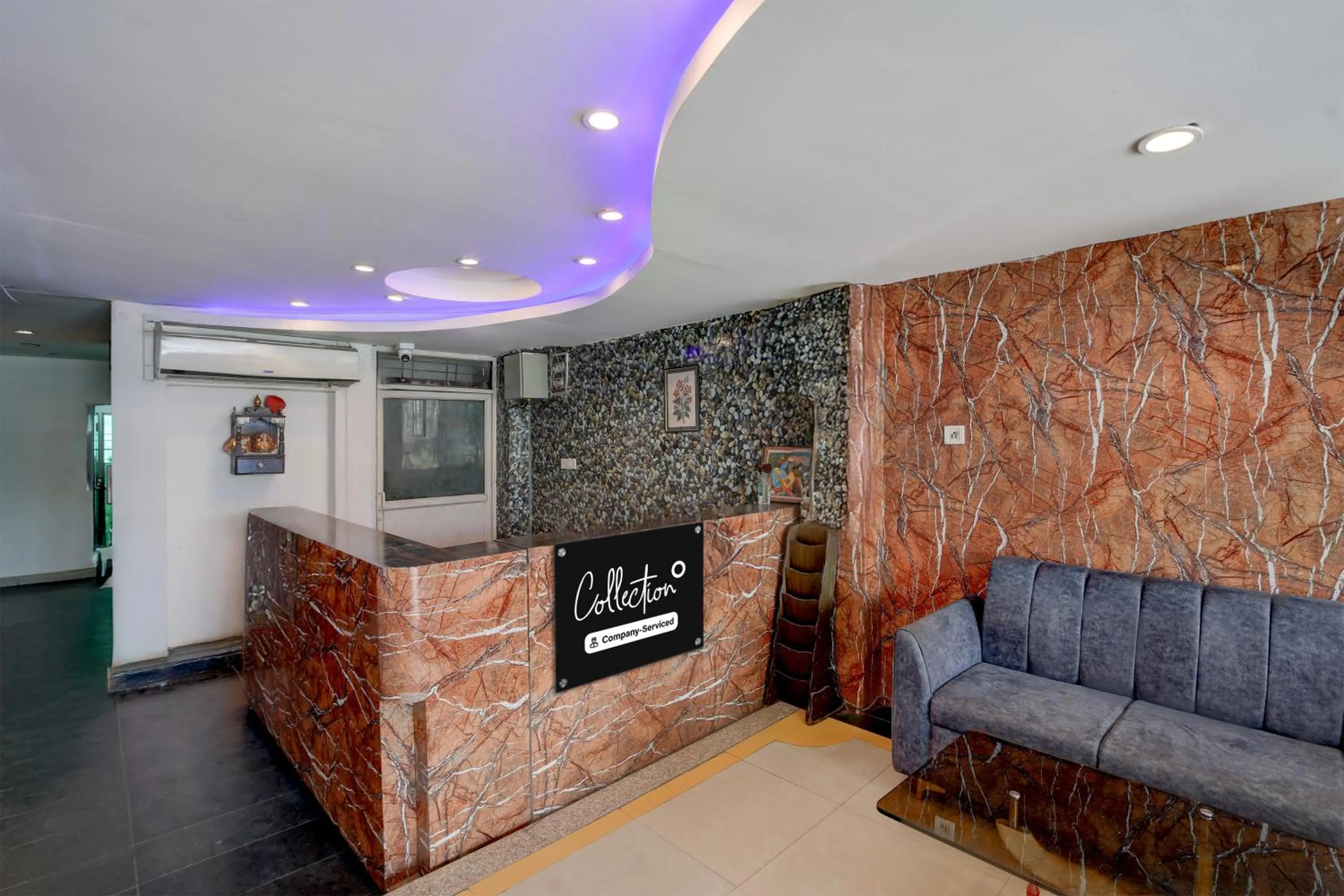 Lobby or reception in Super Collection O Shahpura Lakeview Formerly Hotel Royal Villa