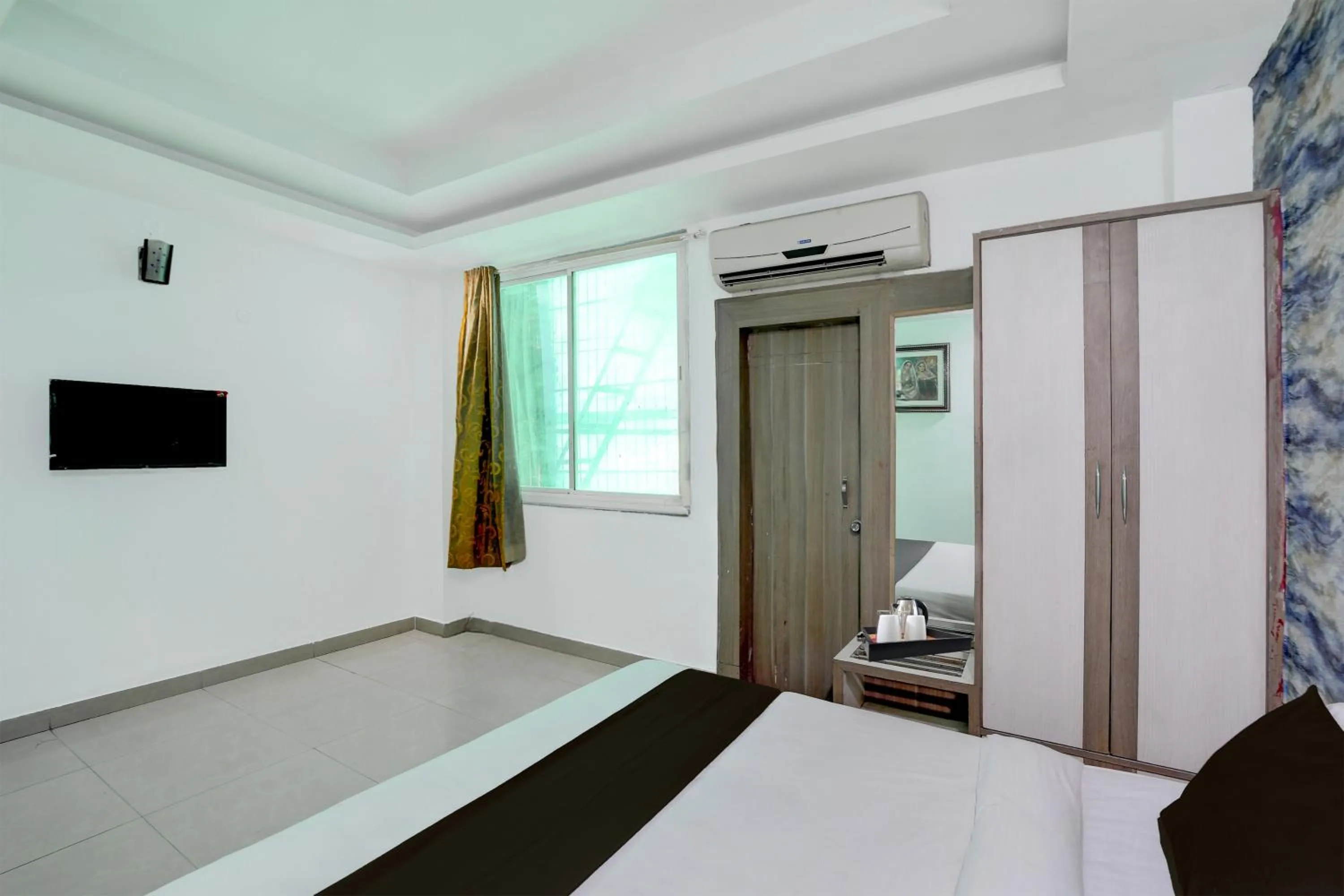 Photo of the whole room, Bed in Super Collection O Shahpura Lakeview Formerly Hotel Royal Villa