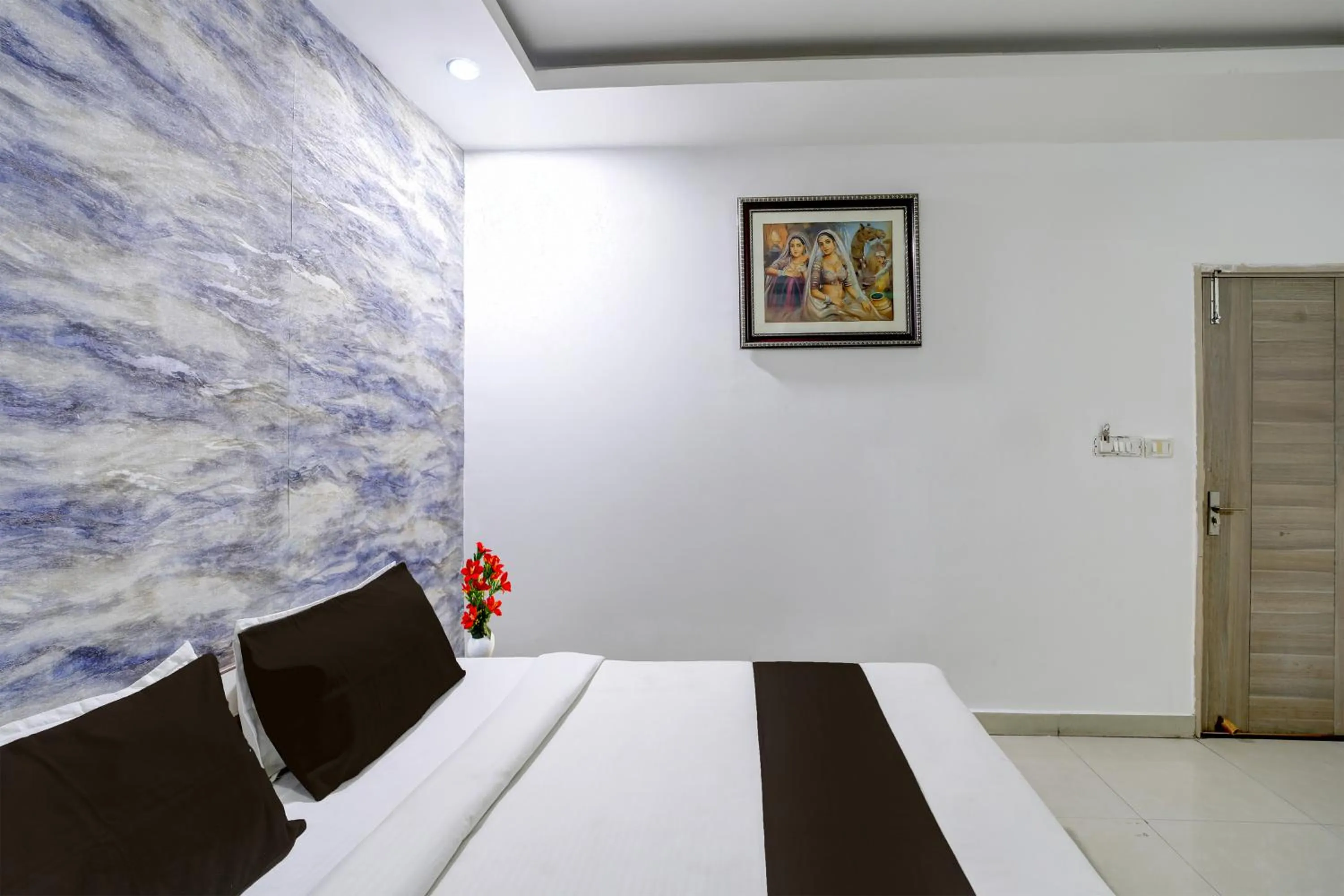 Photo of the whole room, Bed in Super Collection O Shahpura Lakeview Formerly Hotel Royal Villa