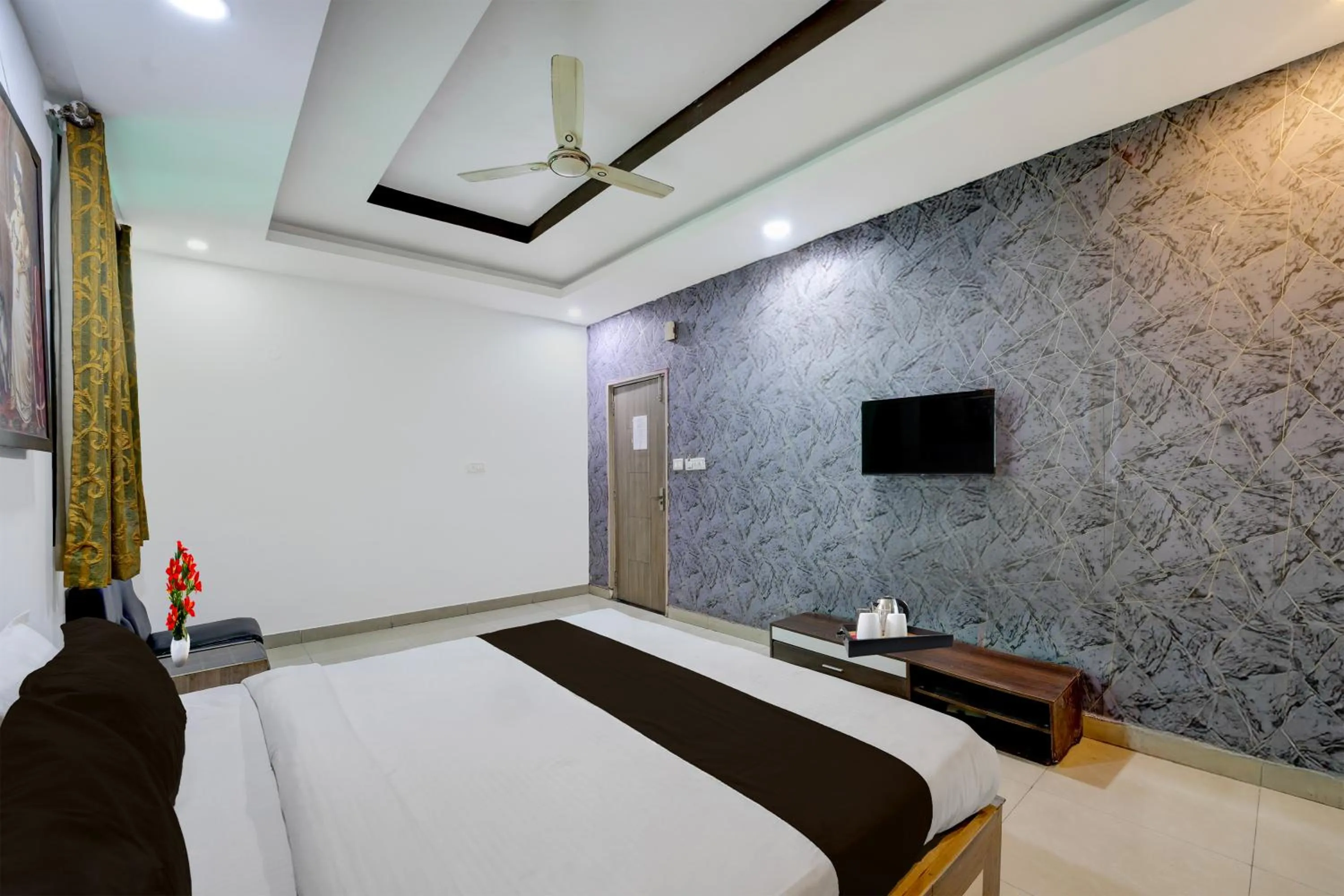 Photo of the whole room, Bed in Super Collection O Shahpura Lakeview Formerly Hotel Royal Villa