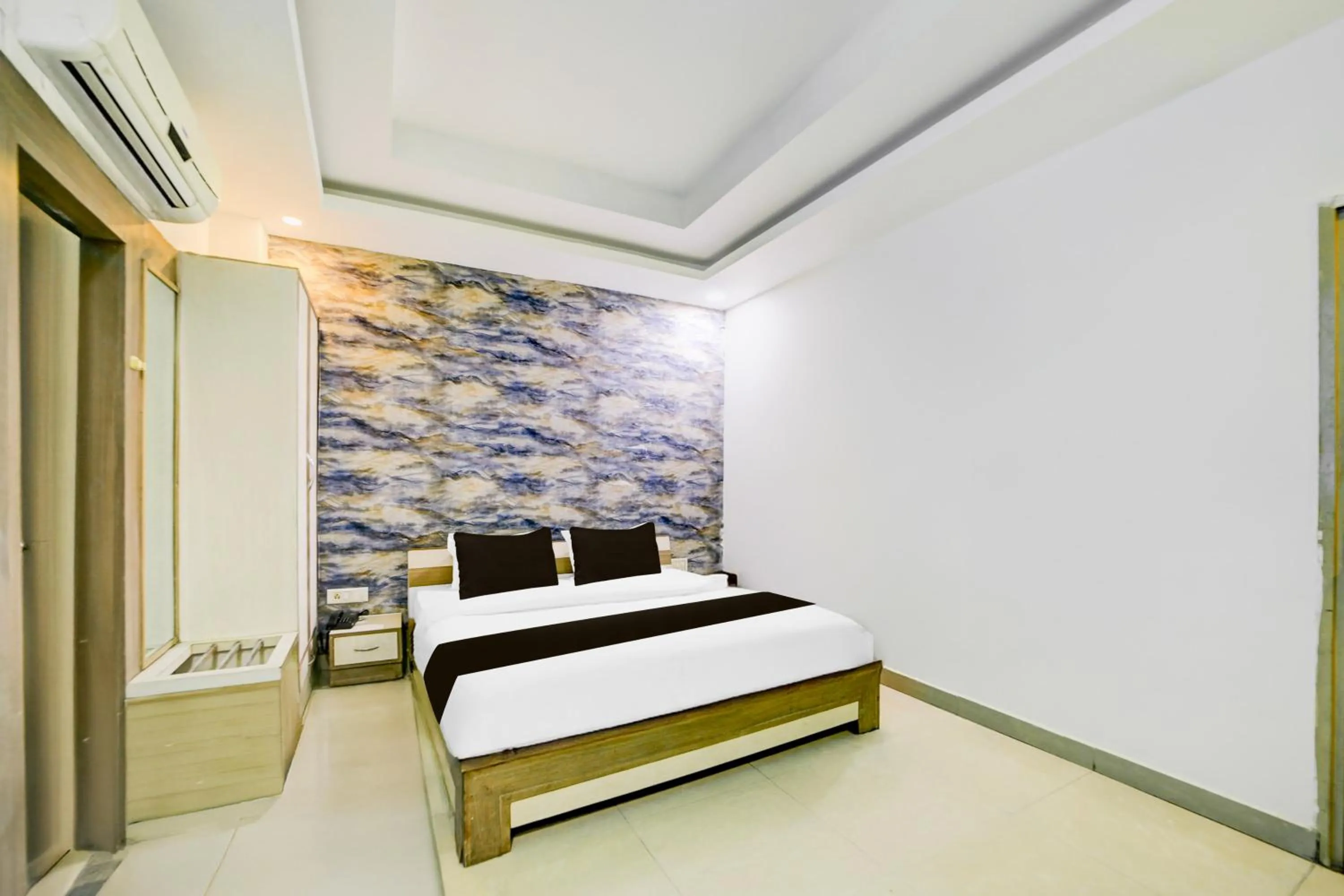 Bedroom, Bed in Collection O Shahpura Lakeview Formerly Hotel Royal Villa