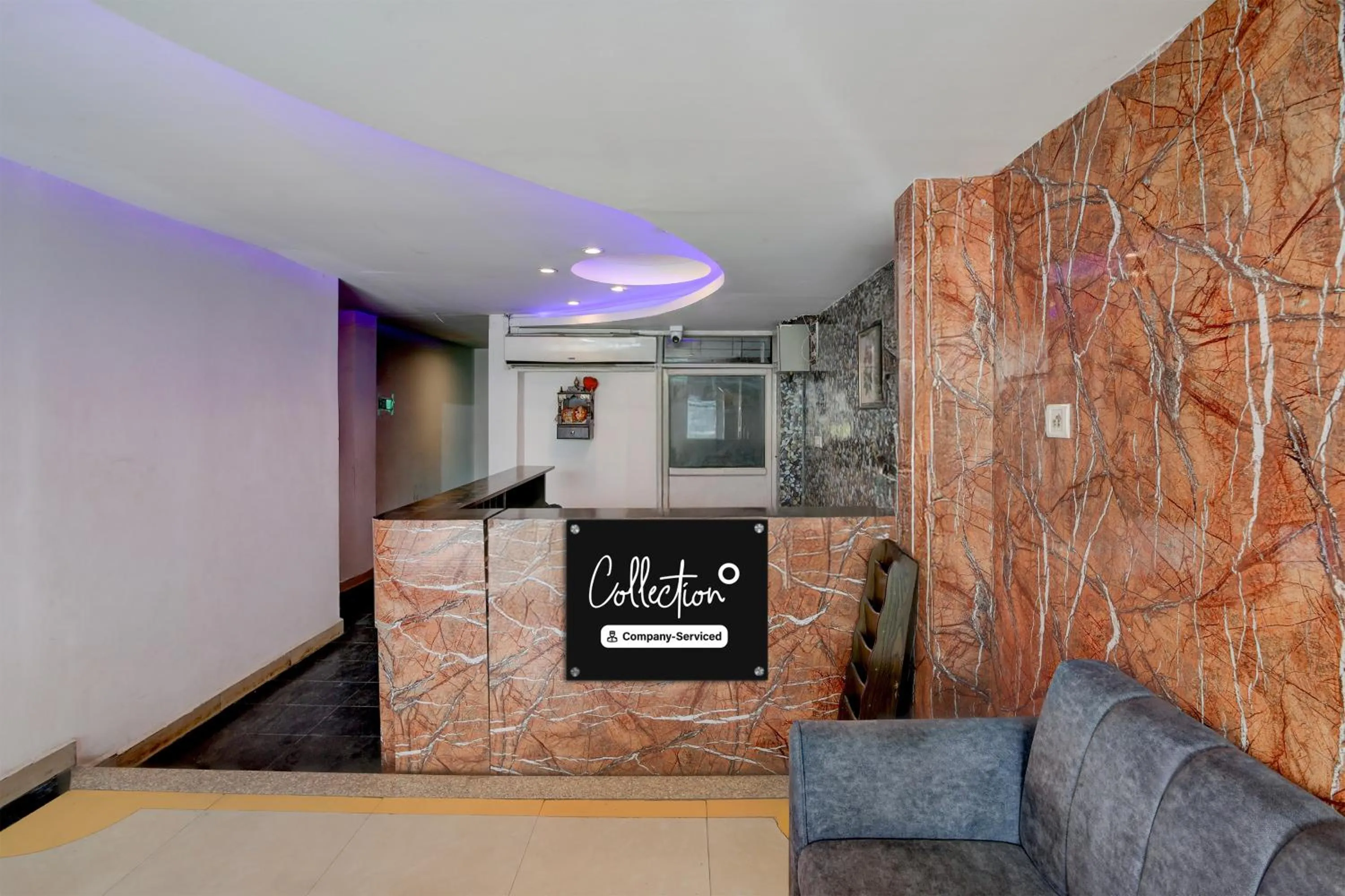 Lobby or reception in Super Collection O Shahpura Lakeview Formerly Hotel Royal Villa