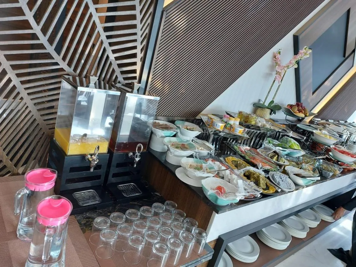 Restaurant/places to eat in Rio Hotel Olaya