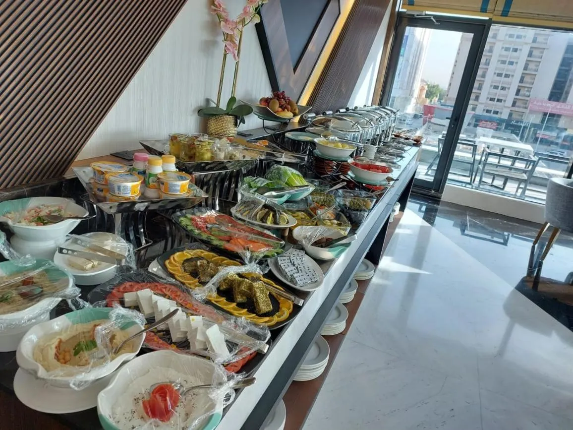 Restaurant/places to eat in Rio Hotel Olaya