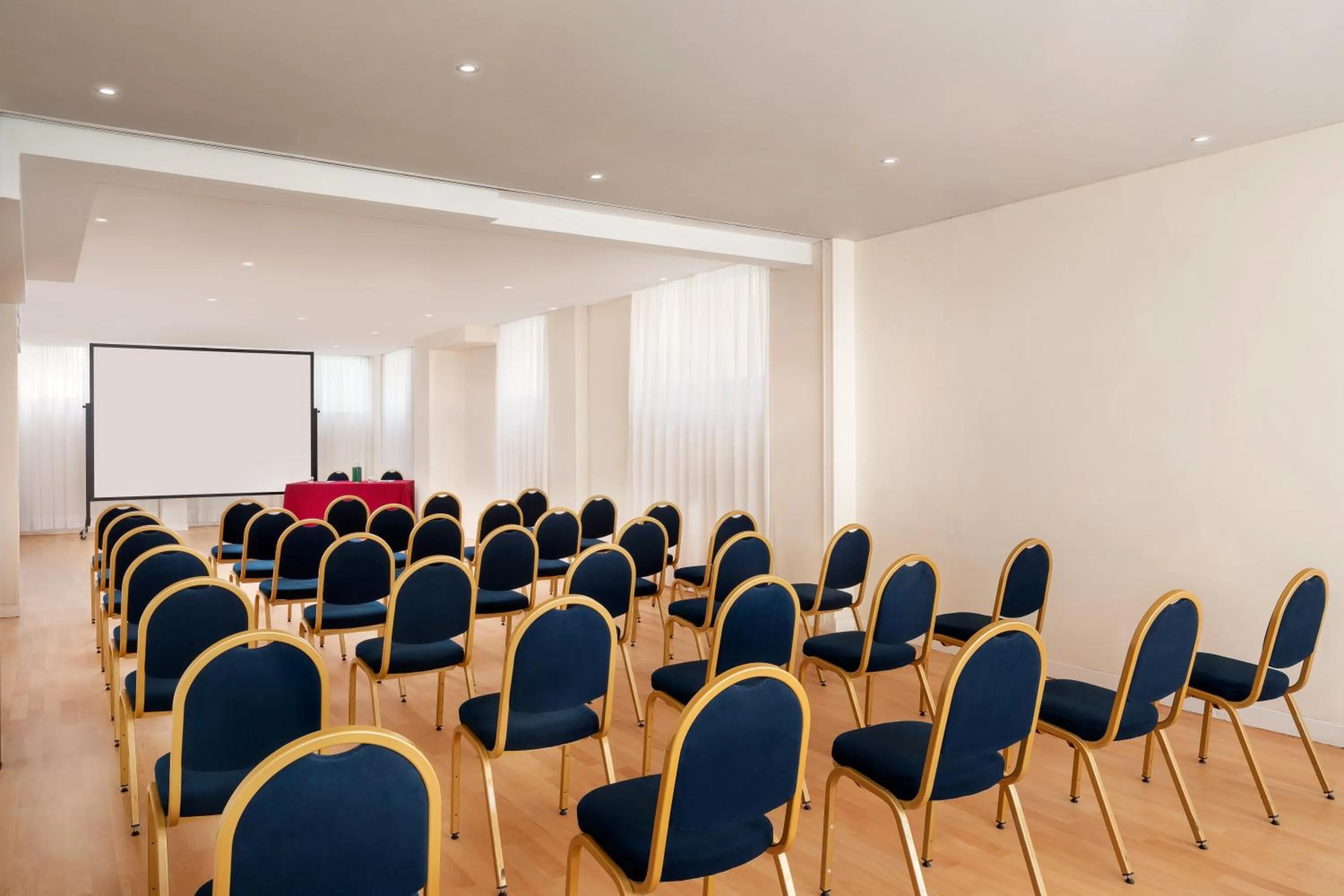 Meeting/conference room in Hotel Sina Astor
