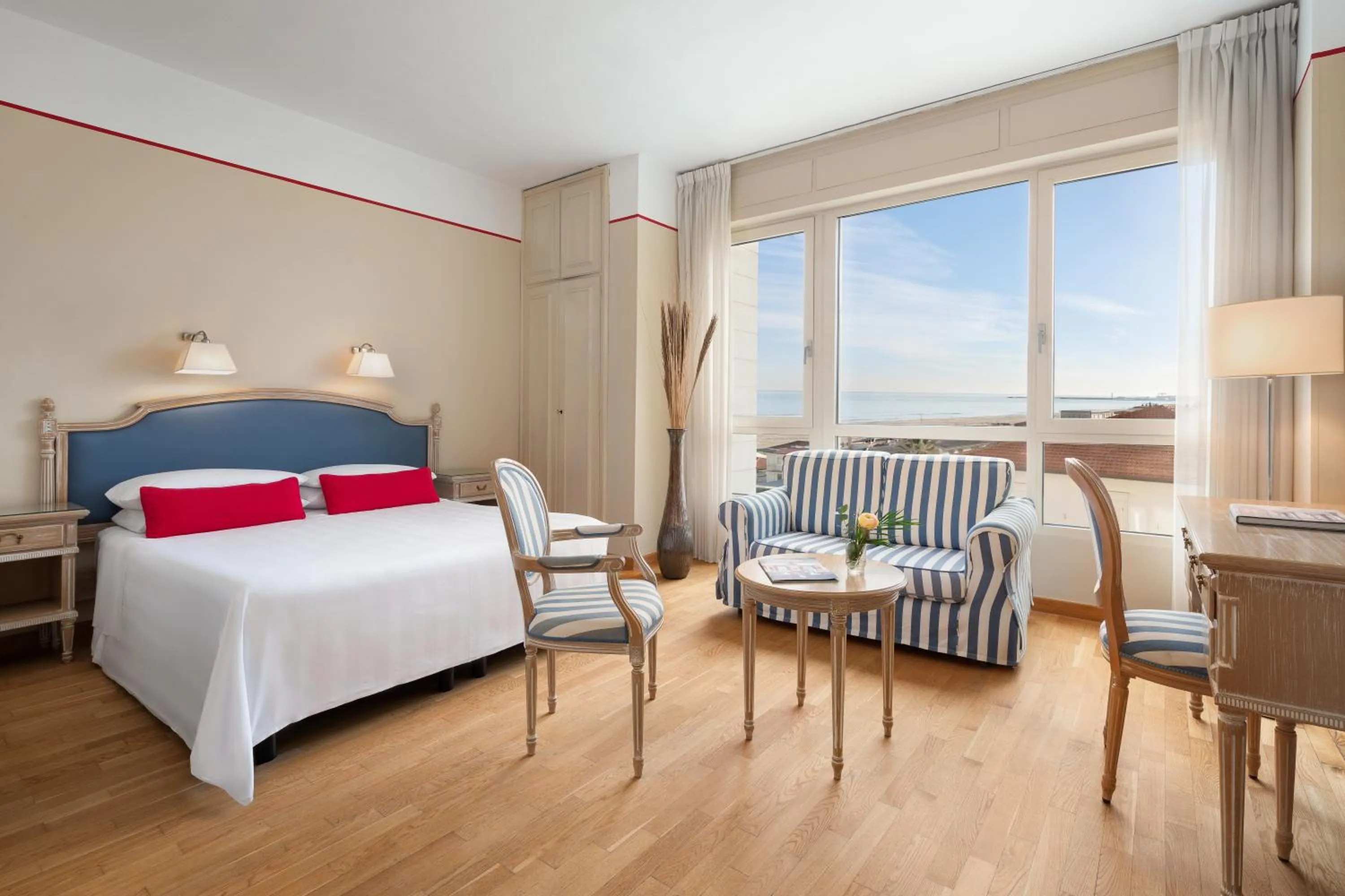 Bed in Hotel Sina Astor