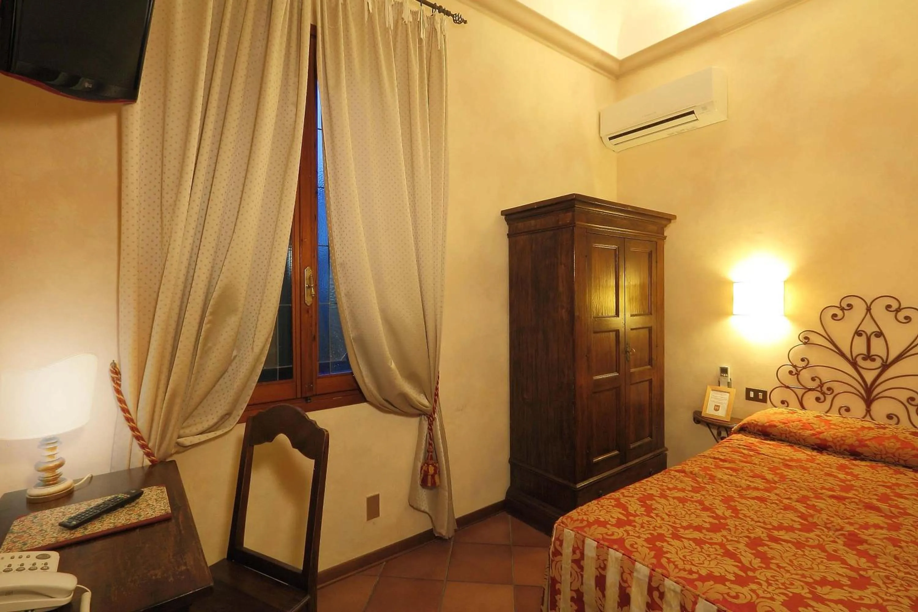 Bedroom, Bed in Hotel Mario's