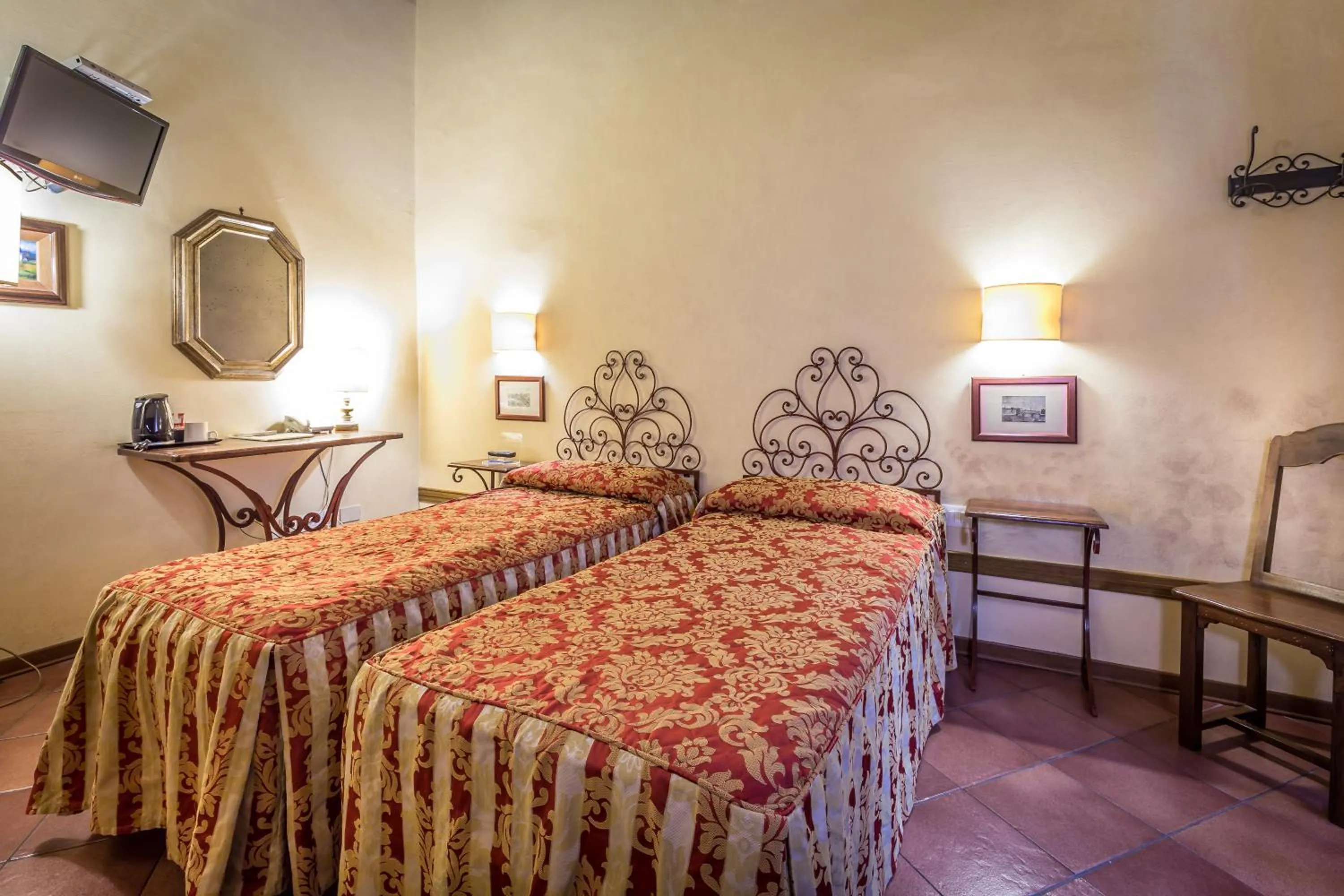 Bedroom, Bed in Hotel Mario's