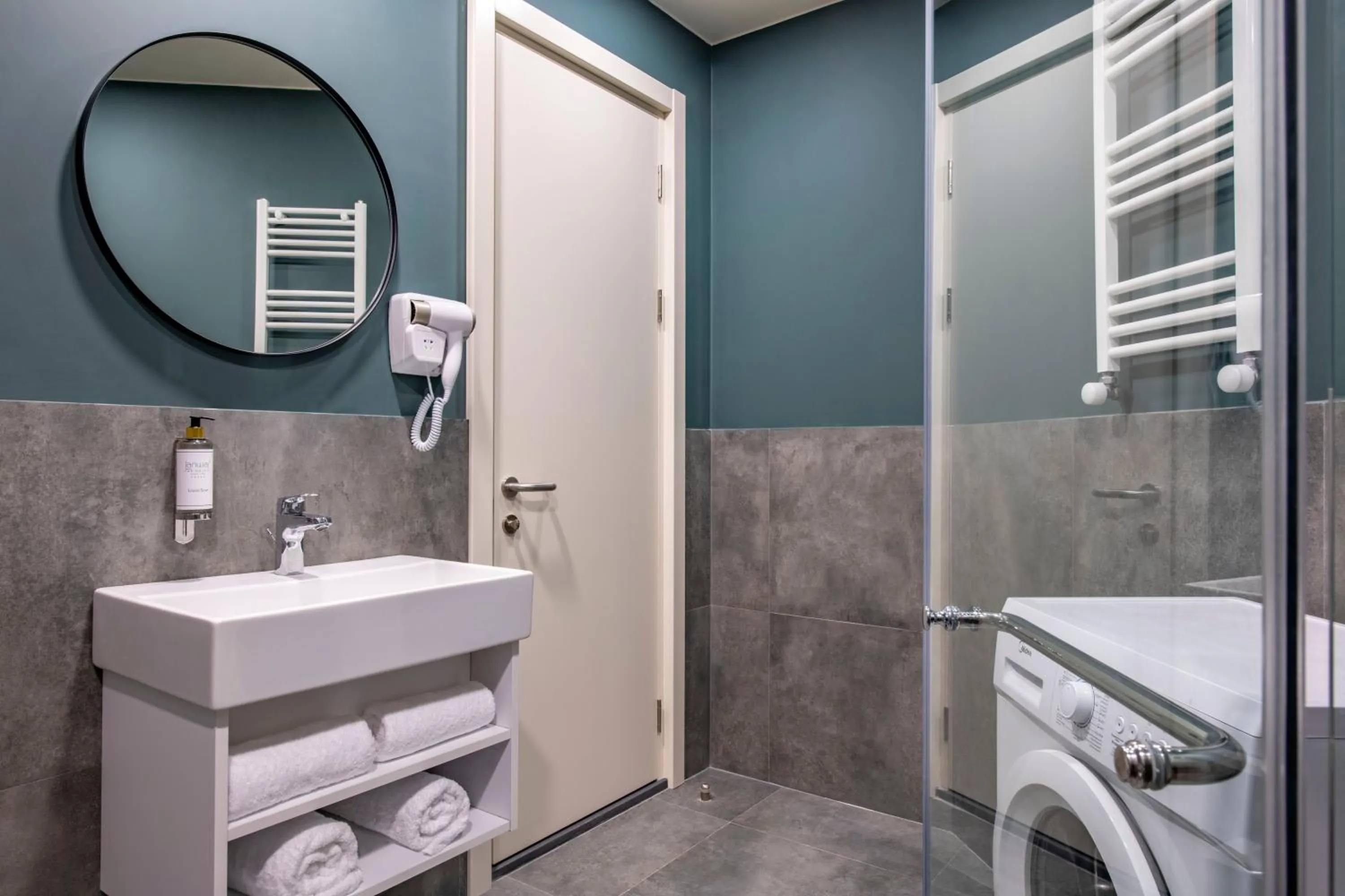 Shower in Dialog Kokhta