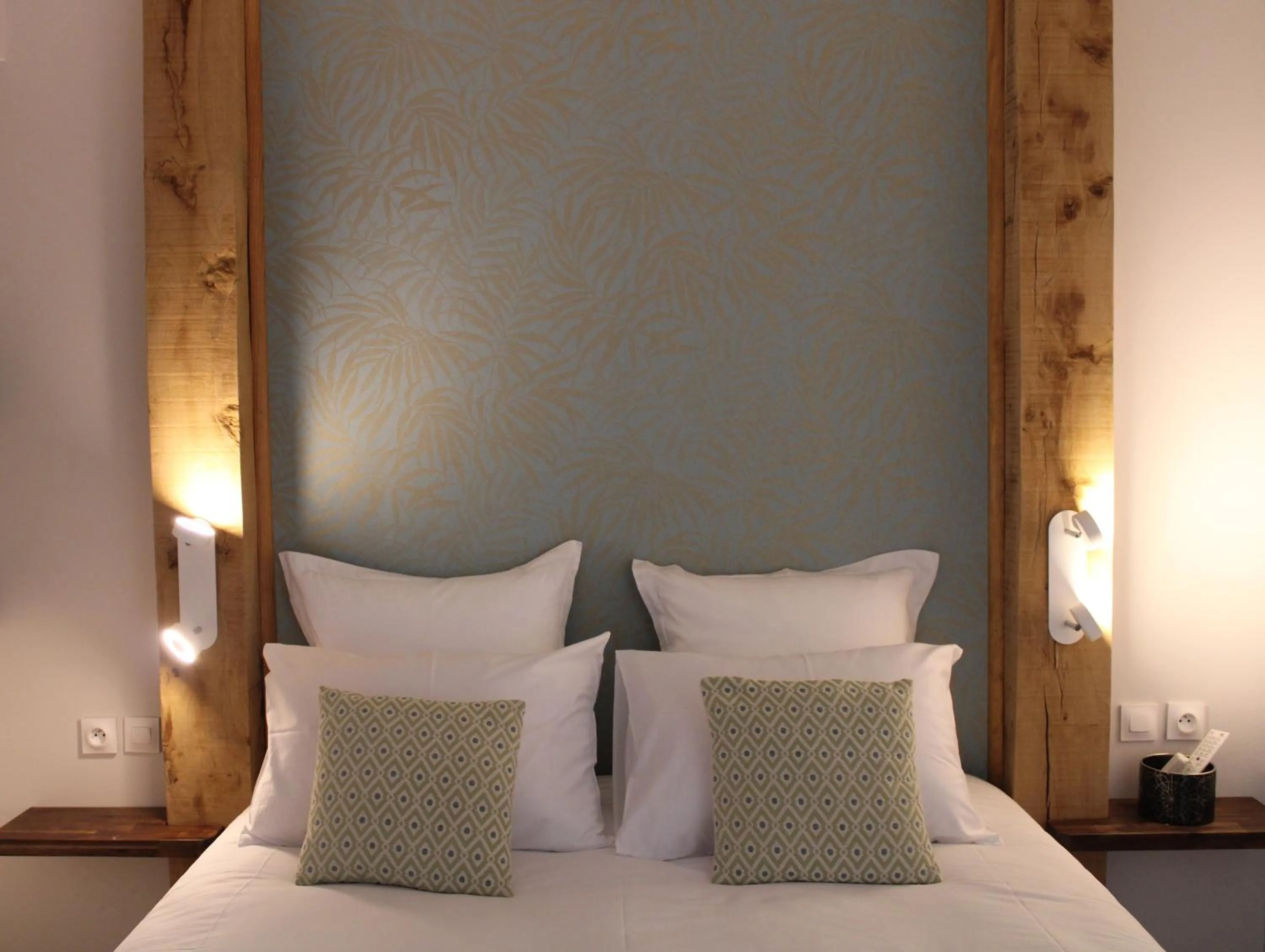 Bed in Les Secrets du Défends