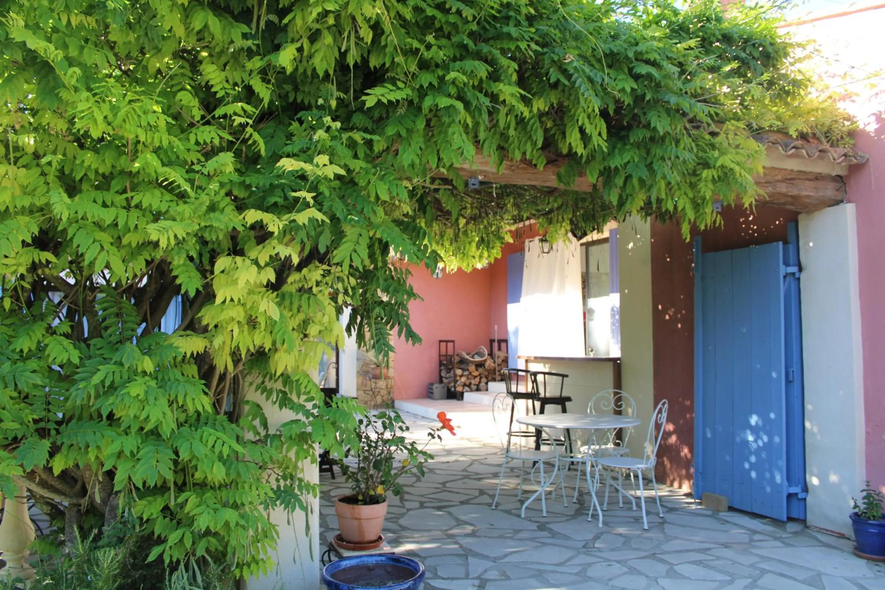 Property building in Les Secrets du Défends