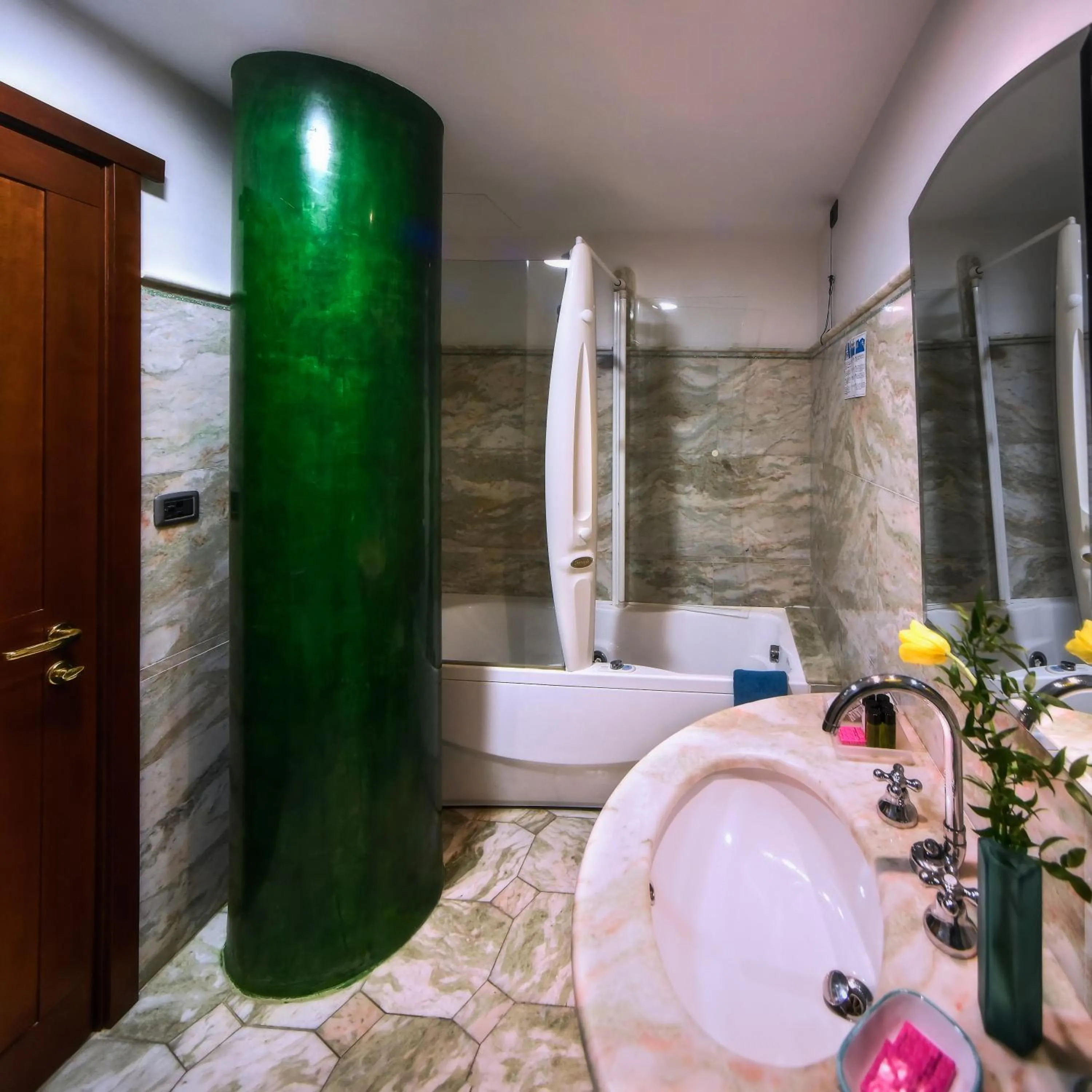 Bathroom in Hotel Graal