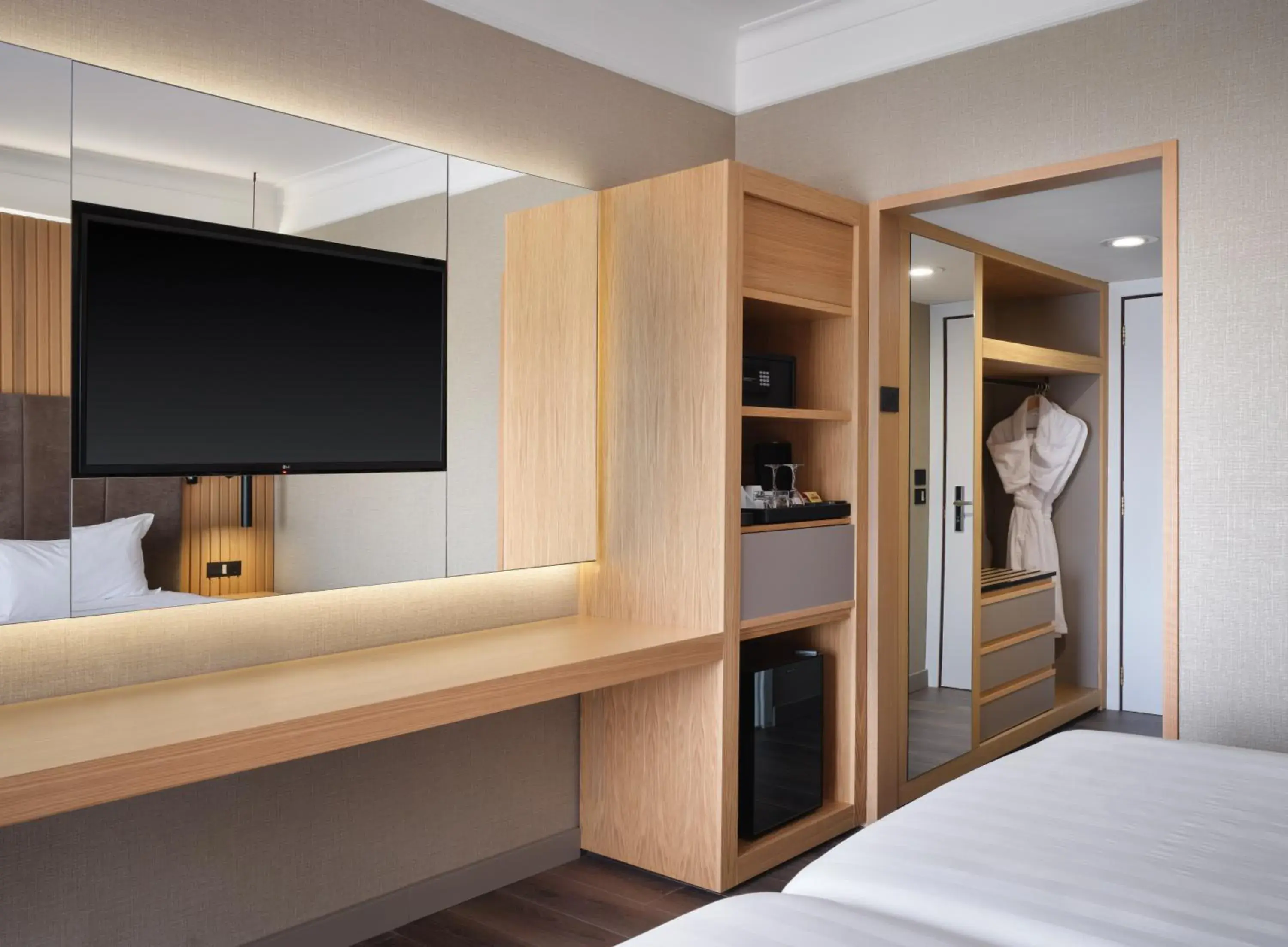 Premium Twin Room in Crowne Plaza Rome St. Peter's by IHG Premium Twin Room in Crowne Plaza Rome St. Peter's by IHG