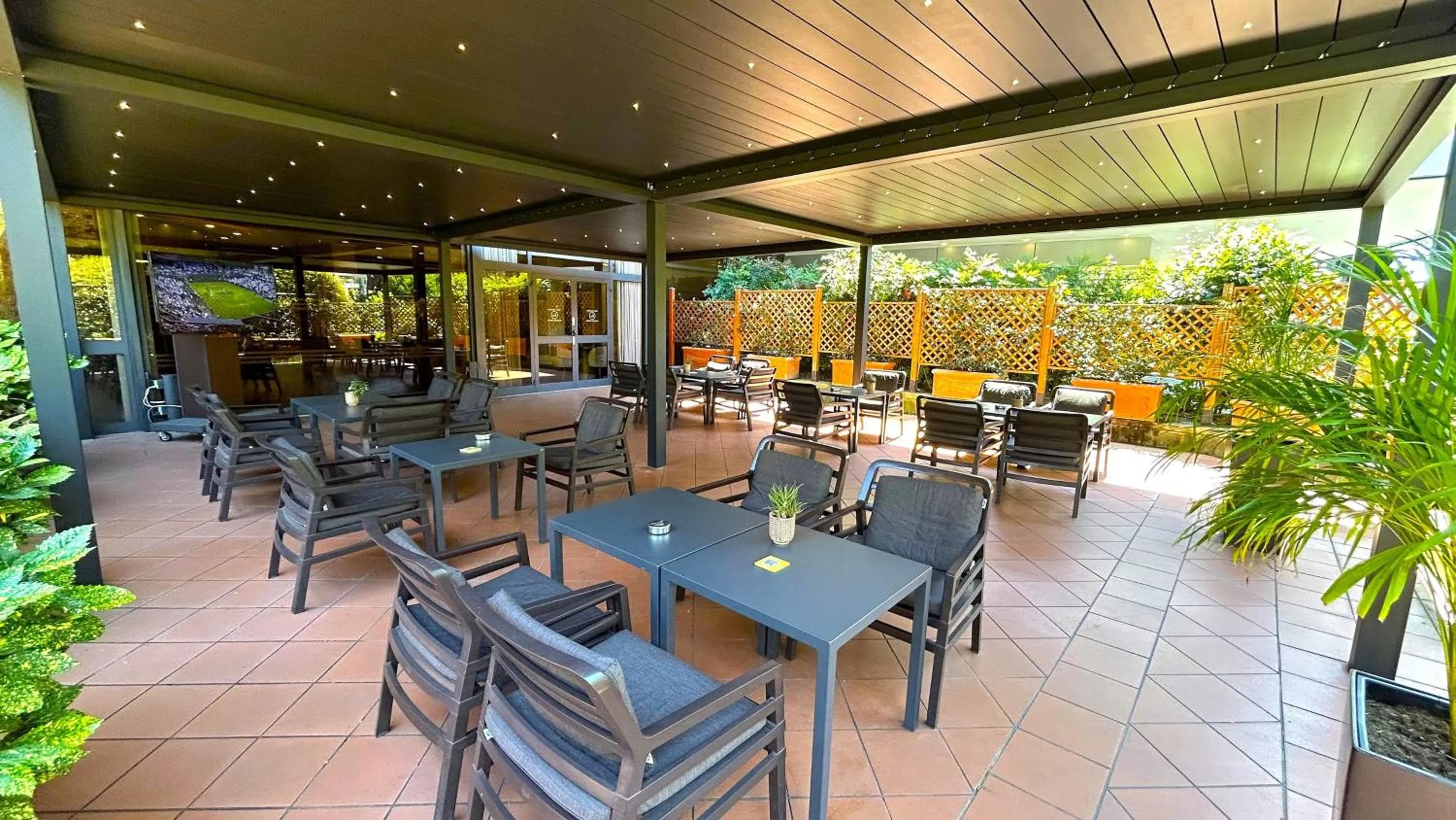 Lounge or bar in Crowne Plaza Rome St. Peter's by IHG