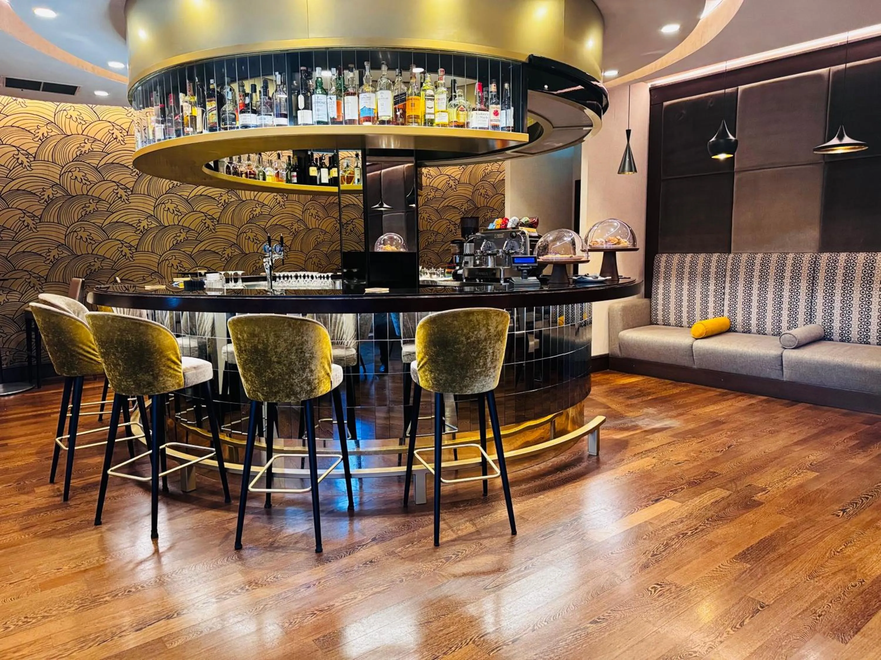 Lounge or bar in Crowne Plaza Rome St. Peter's by IHG