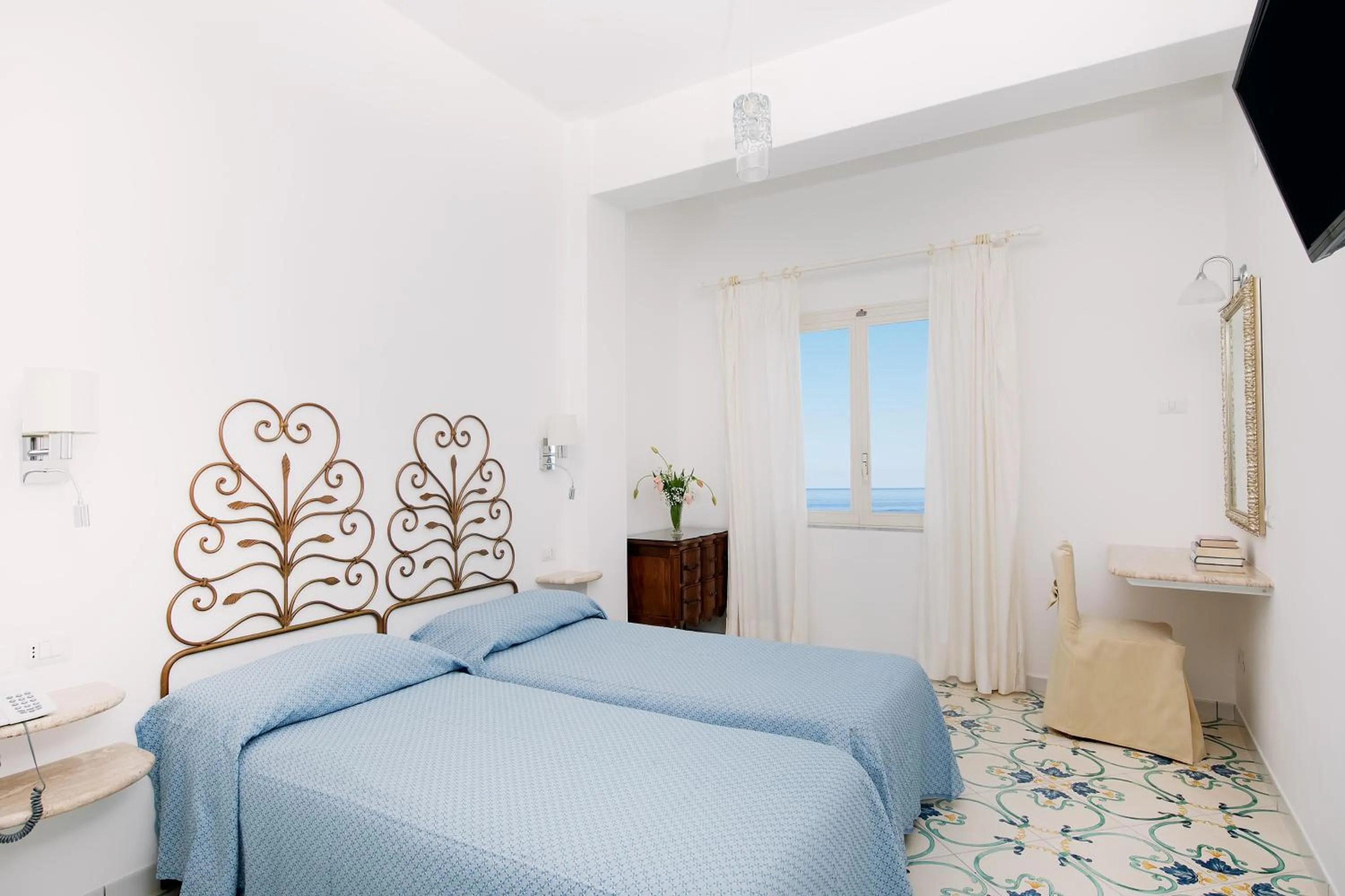 Sea view, Bed in Hotel Pupetto