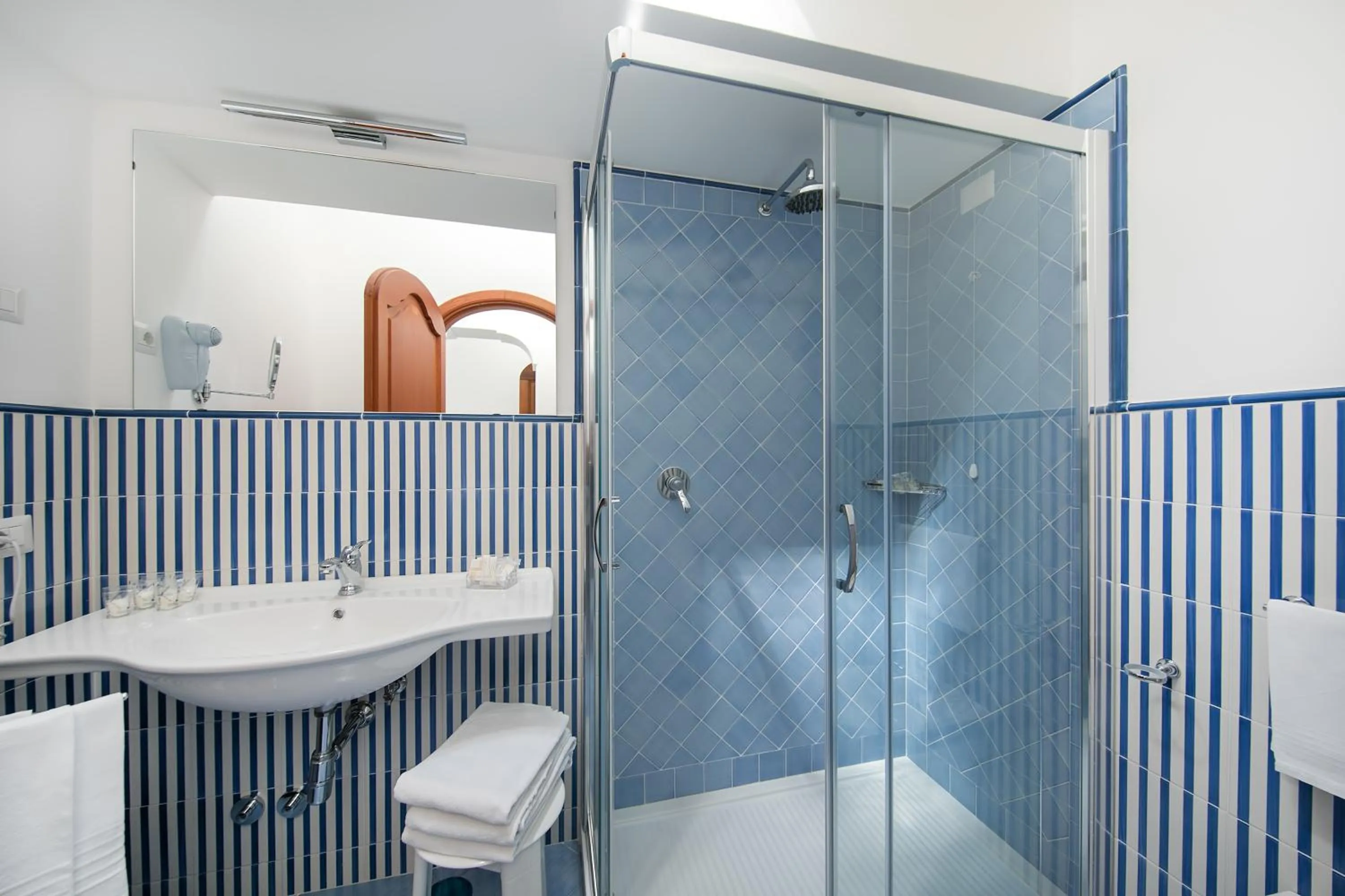 Shower in Hotel Pupetto