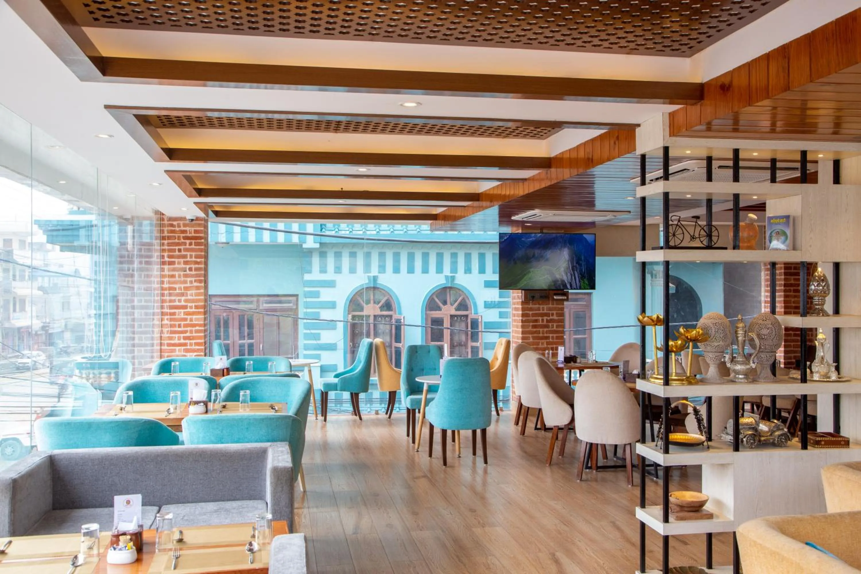 Restaurant/places to eat in Dream International Hotel