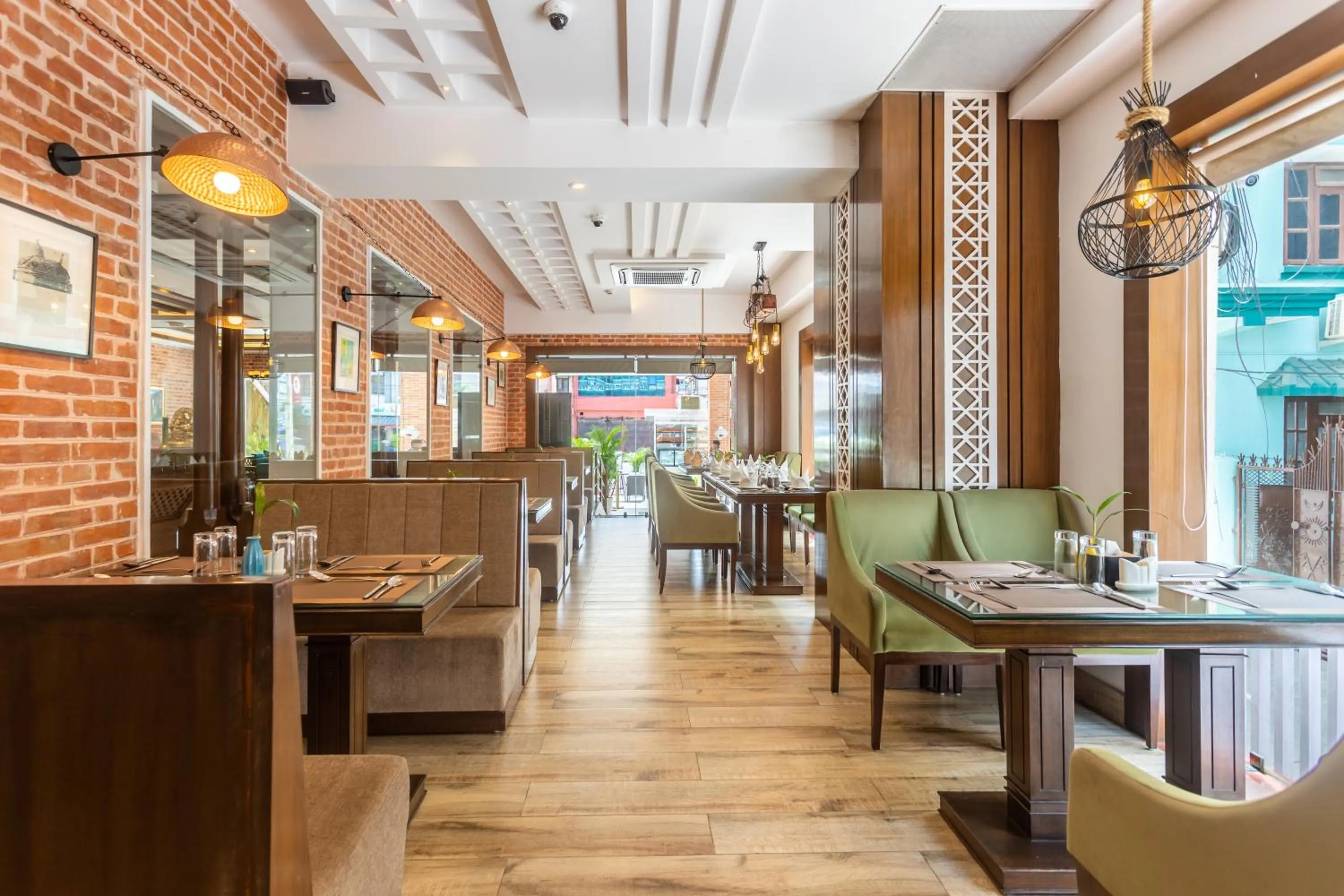 Restaurant/places to eat in Dream International Hotel