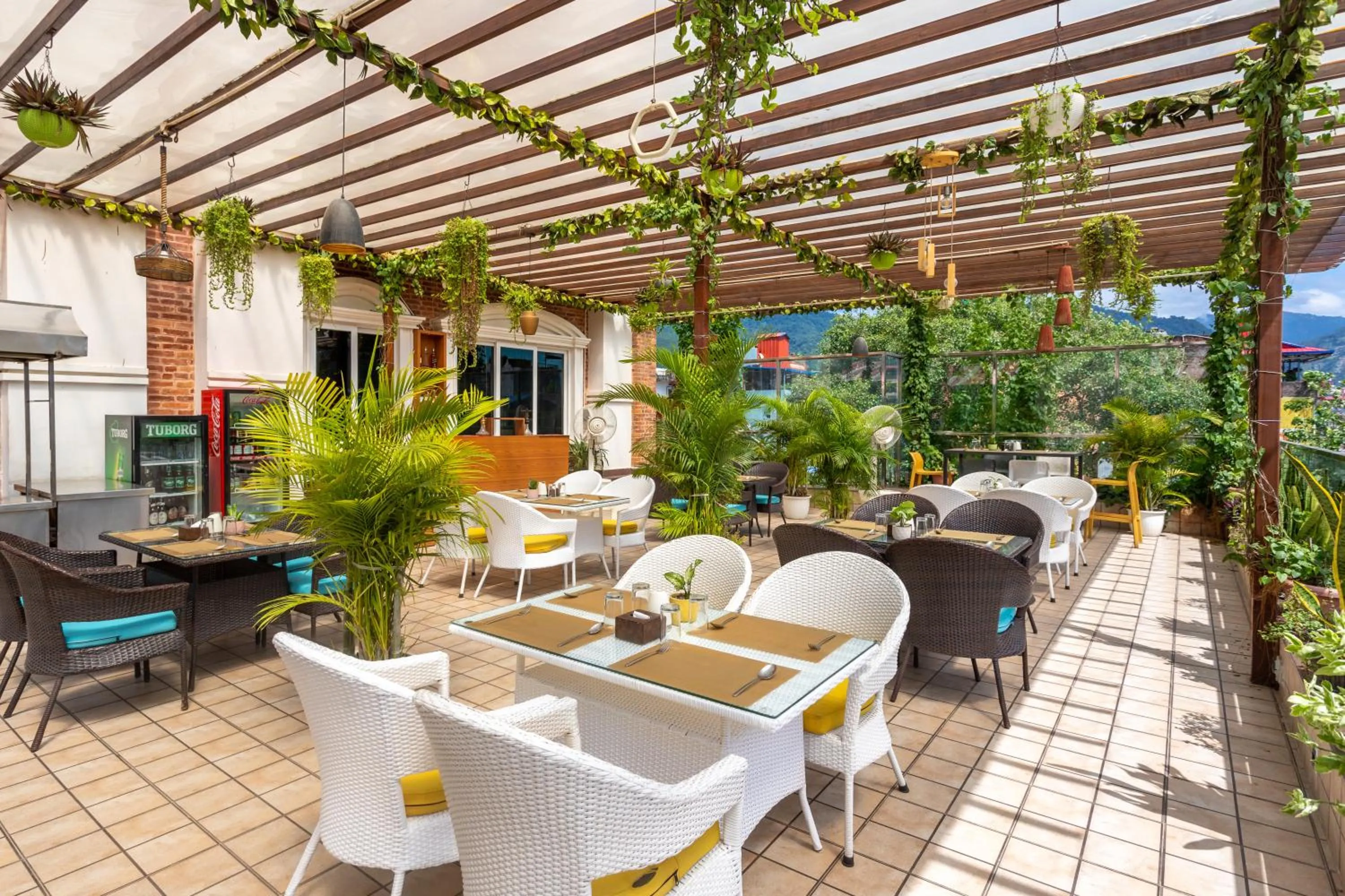 Restaurant/places to eat in Dream International Hotel