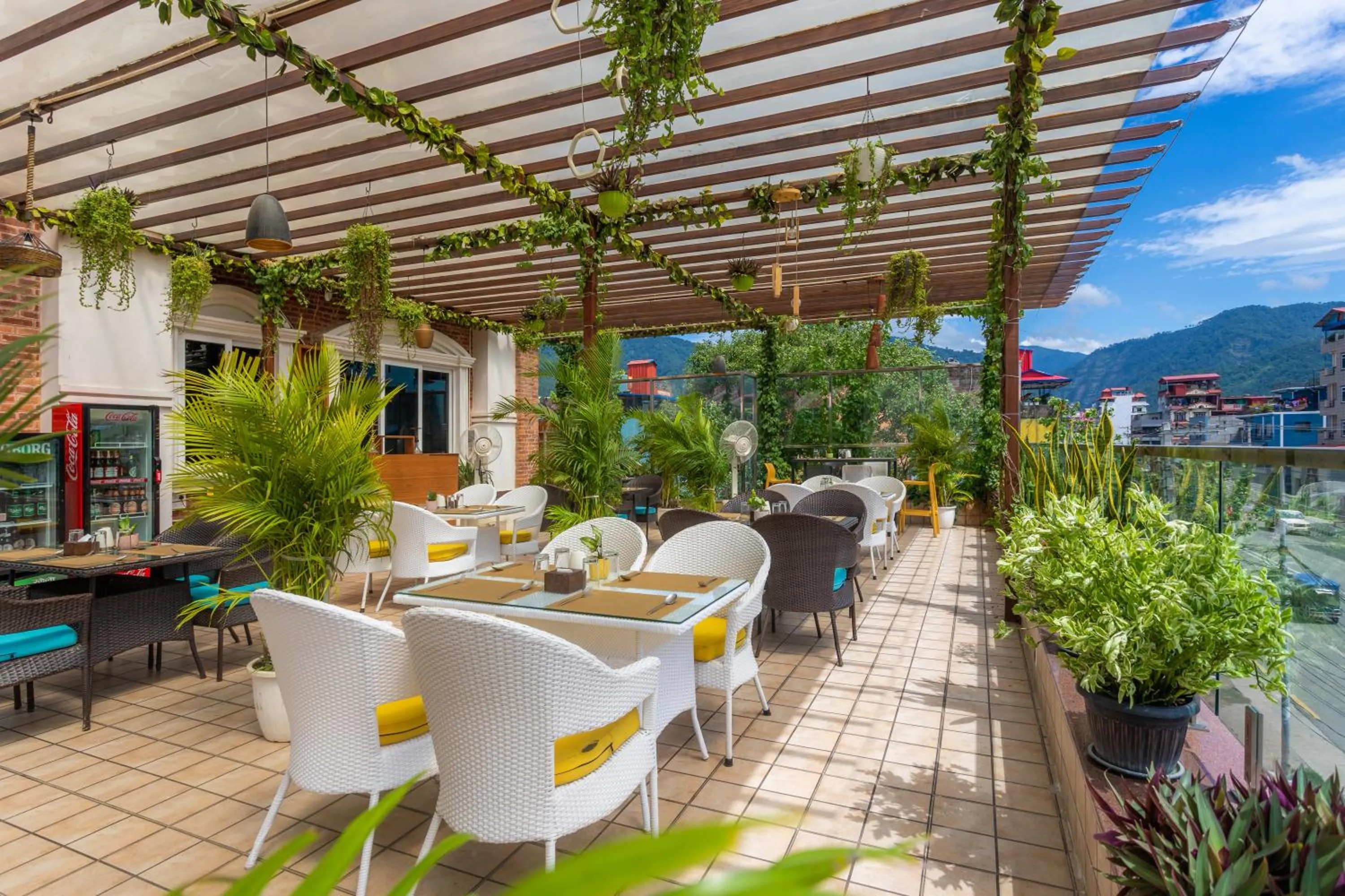 Restaurant/places to eat in Dream International Hotel