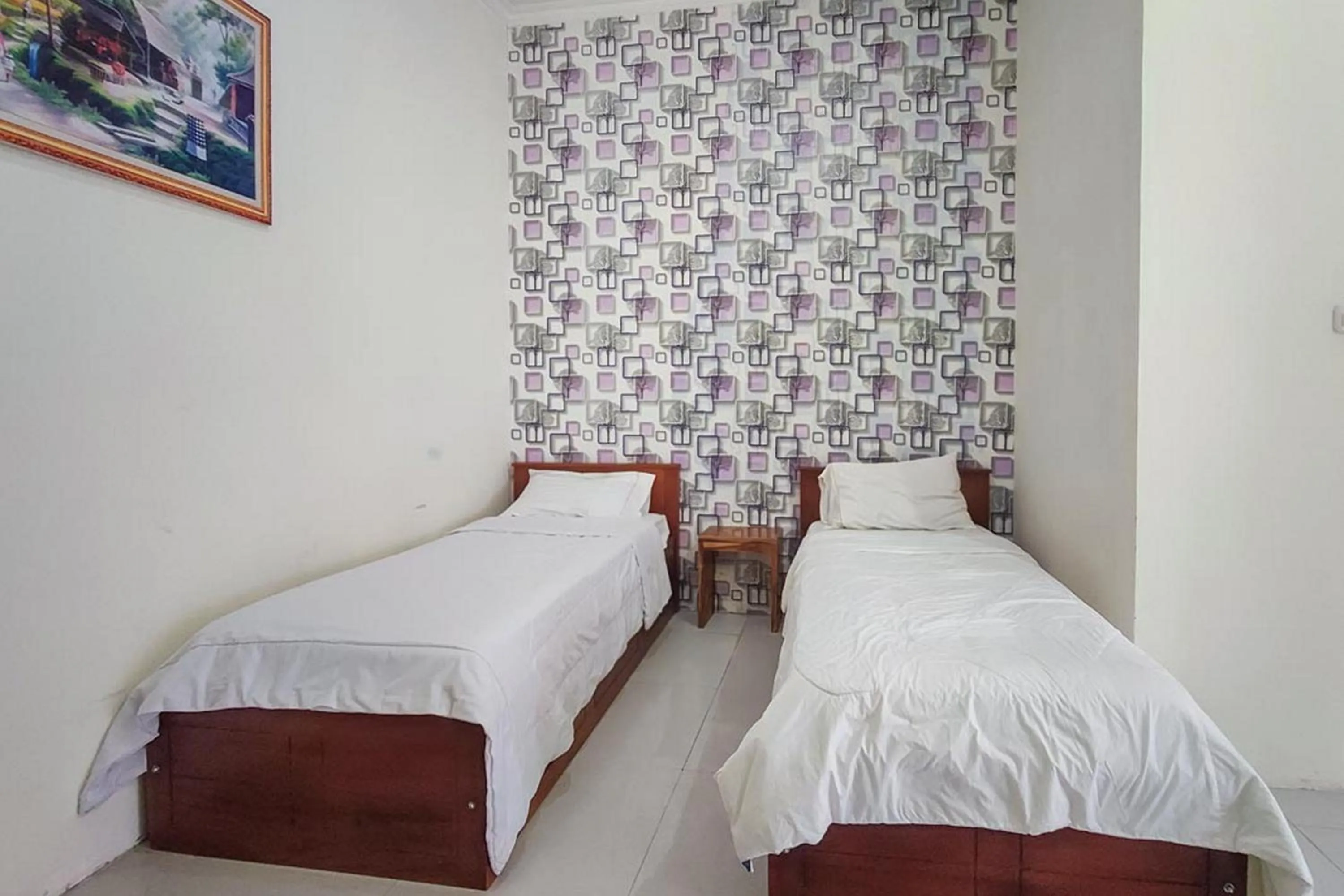 Bedroom, Bed in RedDoorz at Tanakatto Homestay Waikabubak