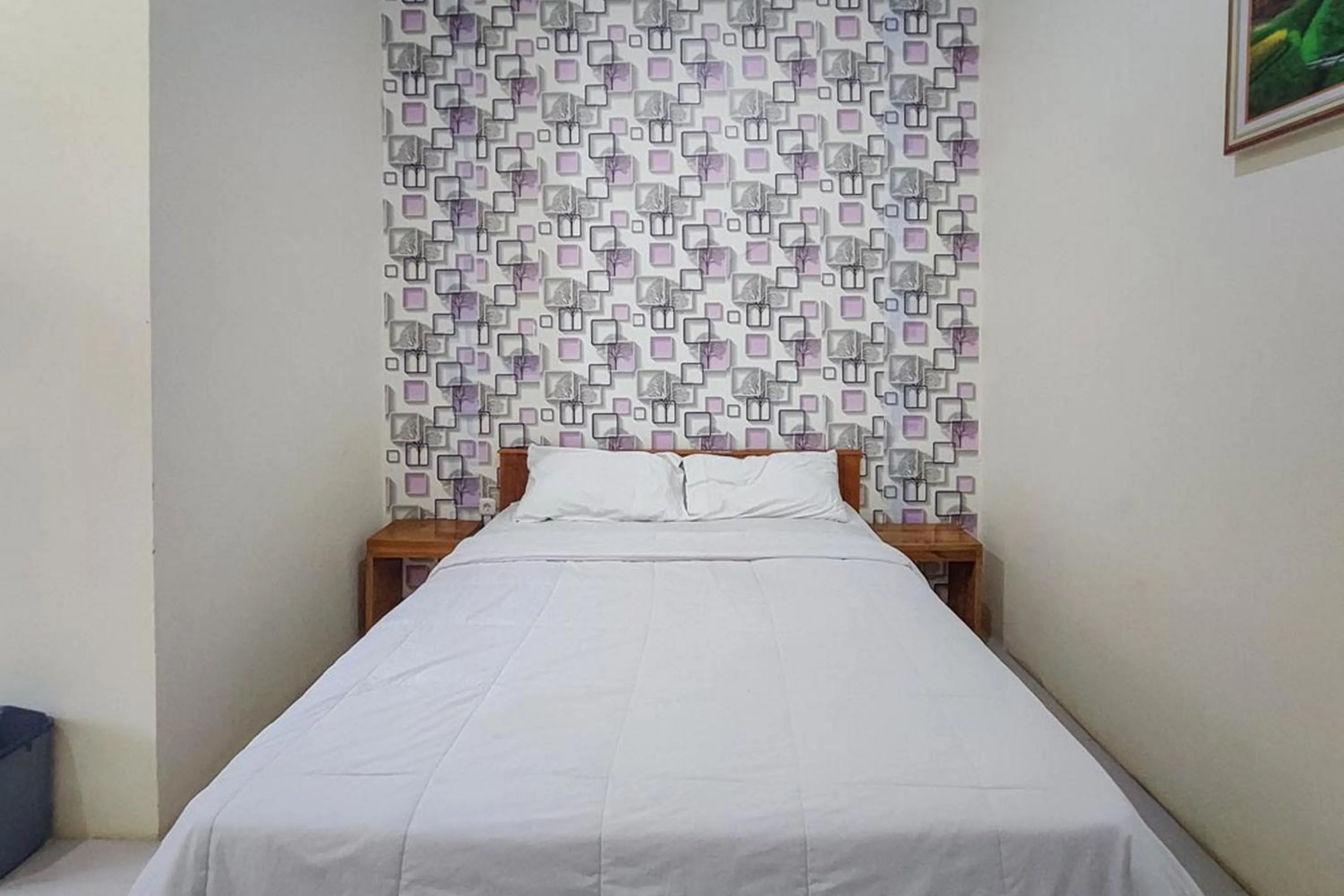 Bedroom, Bed in RedDoorz at Tanakatto Homestay Waikabubak